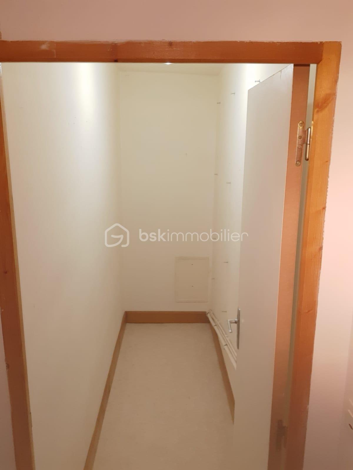 Maison de 106,99 m² - 14. R1 - Dressing.jpeg