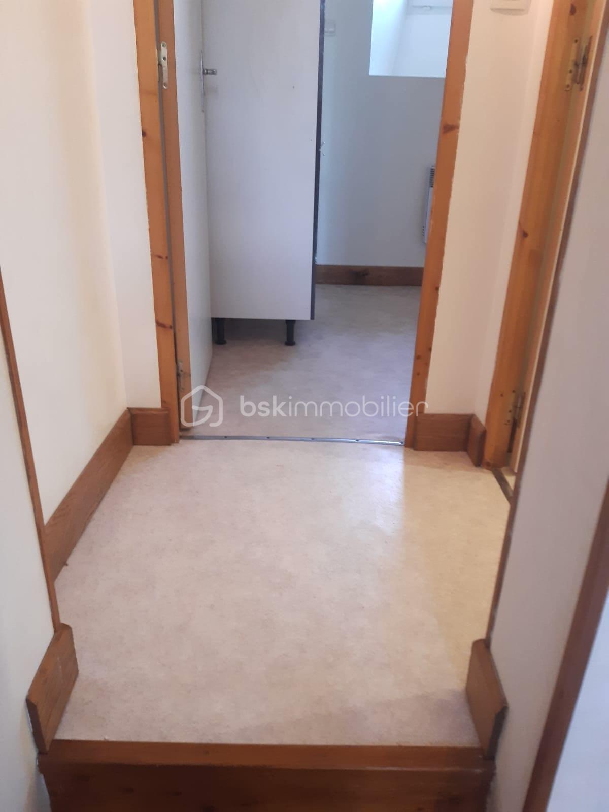 Maison de 106,99 m² - 13. R1 - Palier arrie╠Çre maison vers sdb et dressing.jpeg