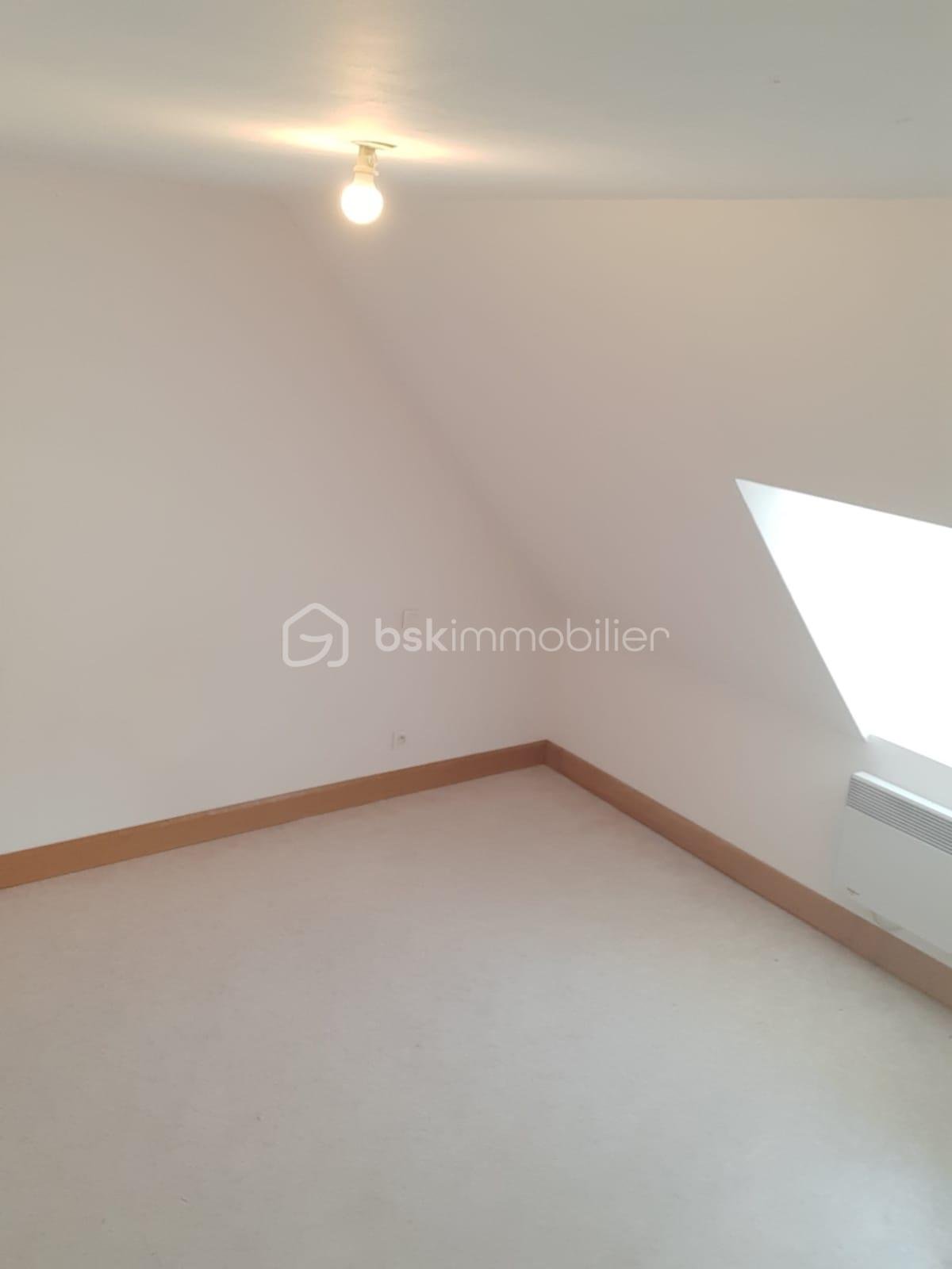 Maison de 106,99 m² - 24. R2 - Chambre 3 - rue 3.jpeg