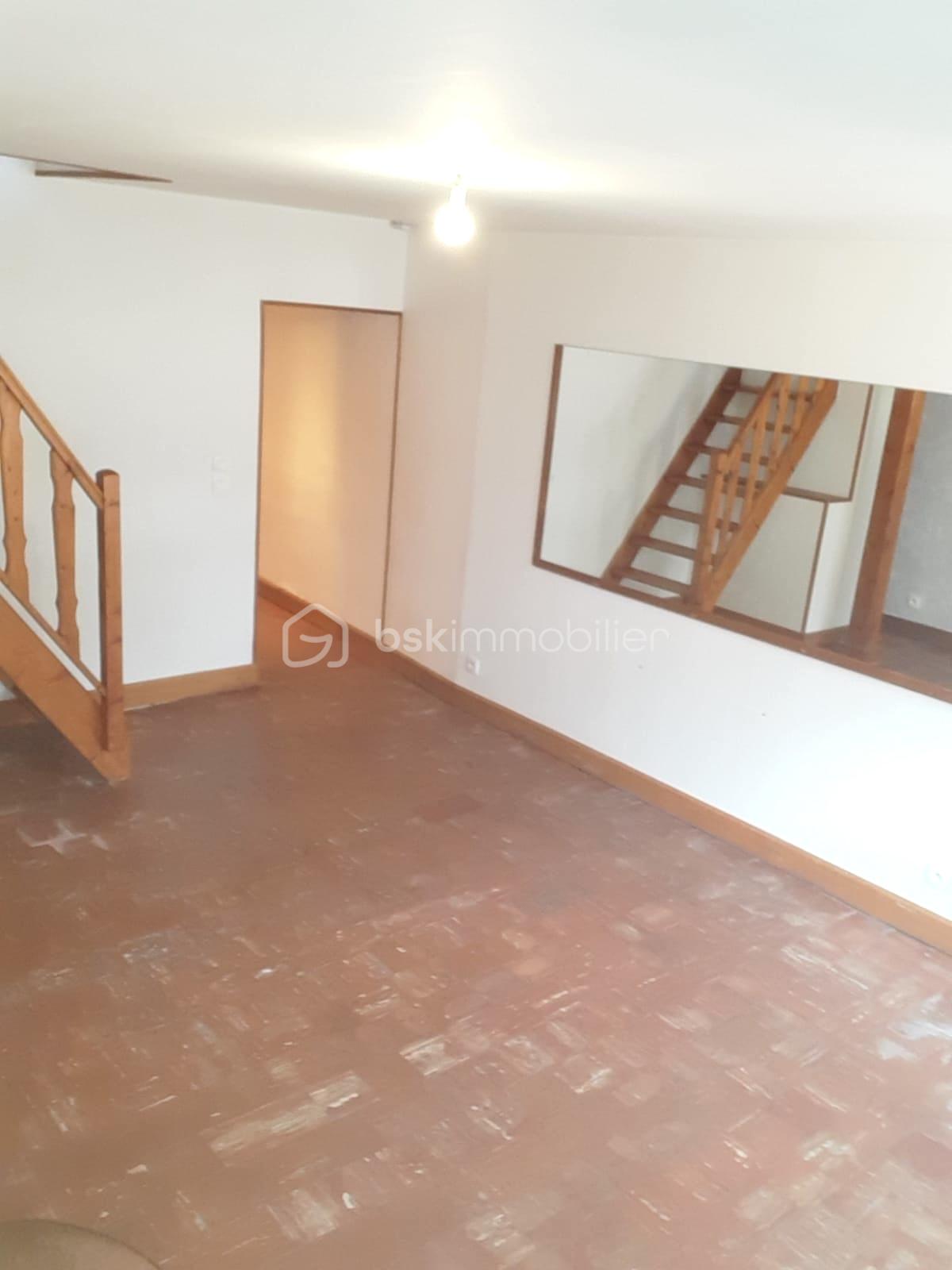 Maison de 106,99 m² - 4. RDC - se╠üjour co╠éte╠ü rue.jpeg