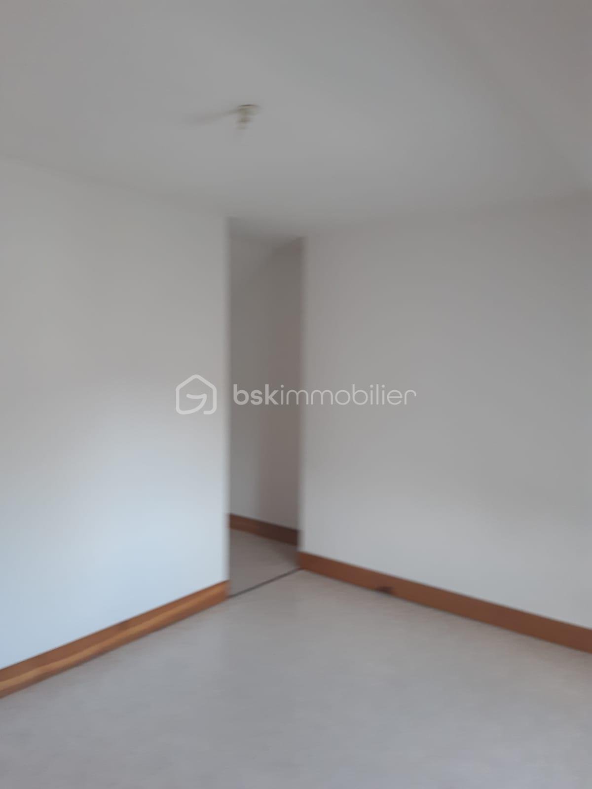 Maison de 106,99 m² - 25. R2 - chambre 3 dressing.jpeg