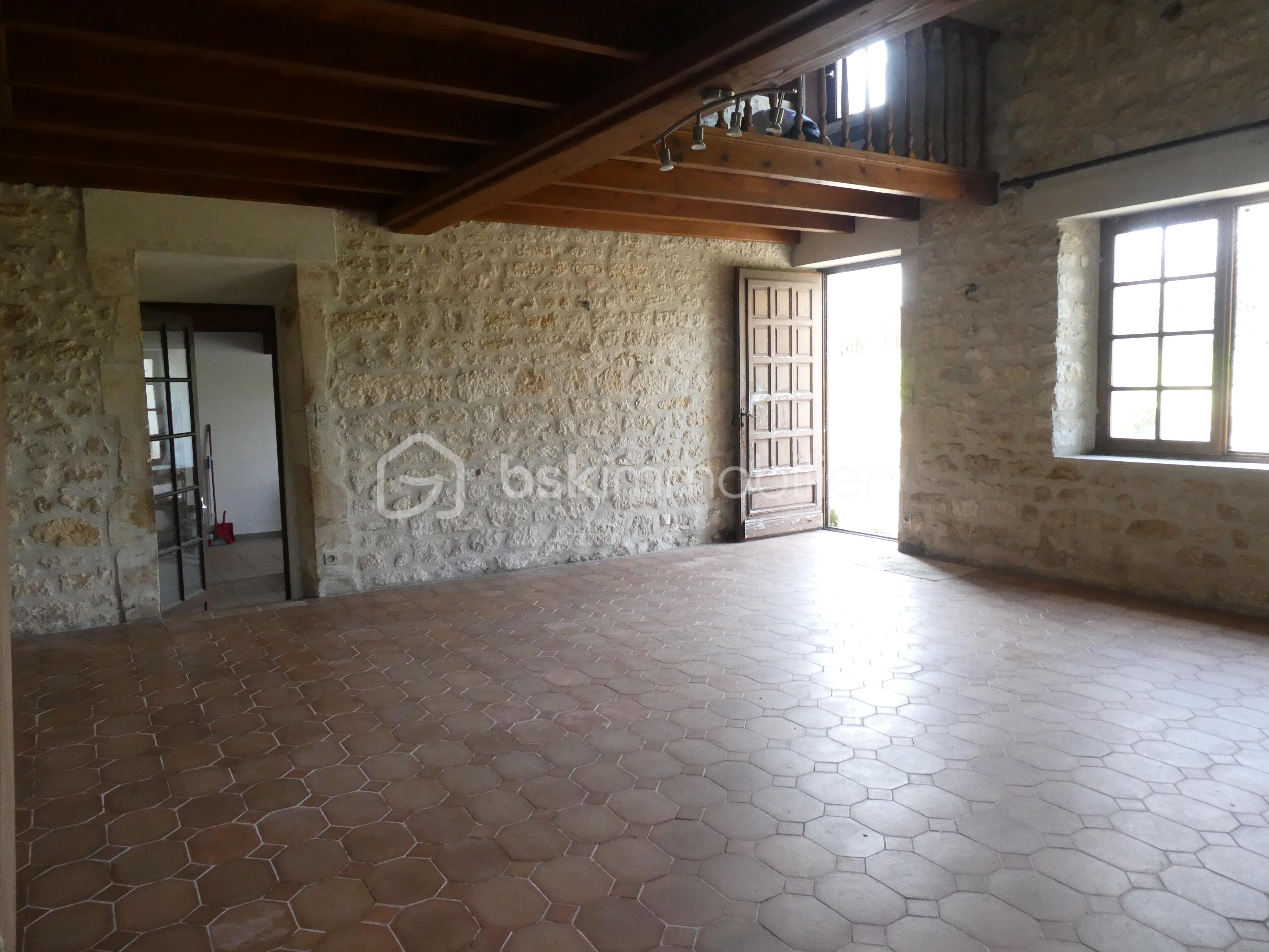 partie piece de vie et parte cuisine et terrasse.JPG