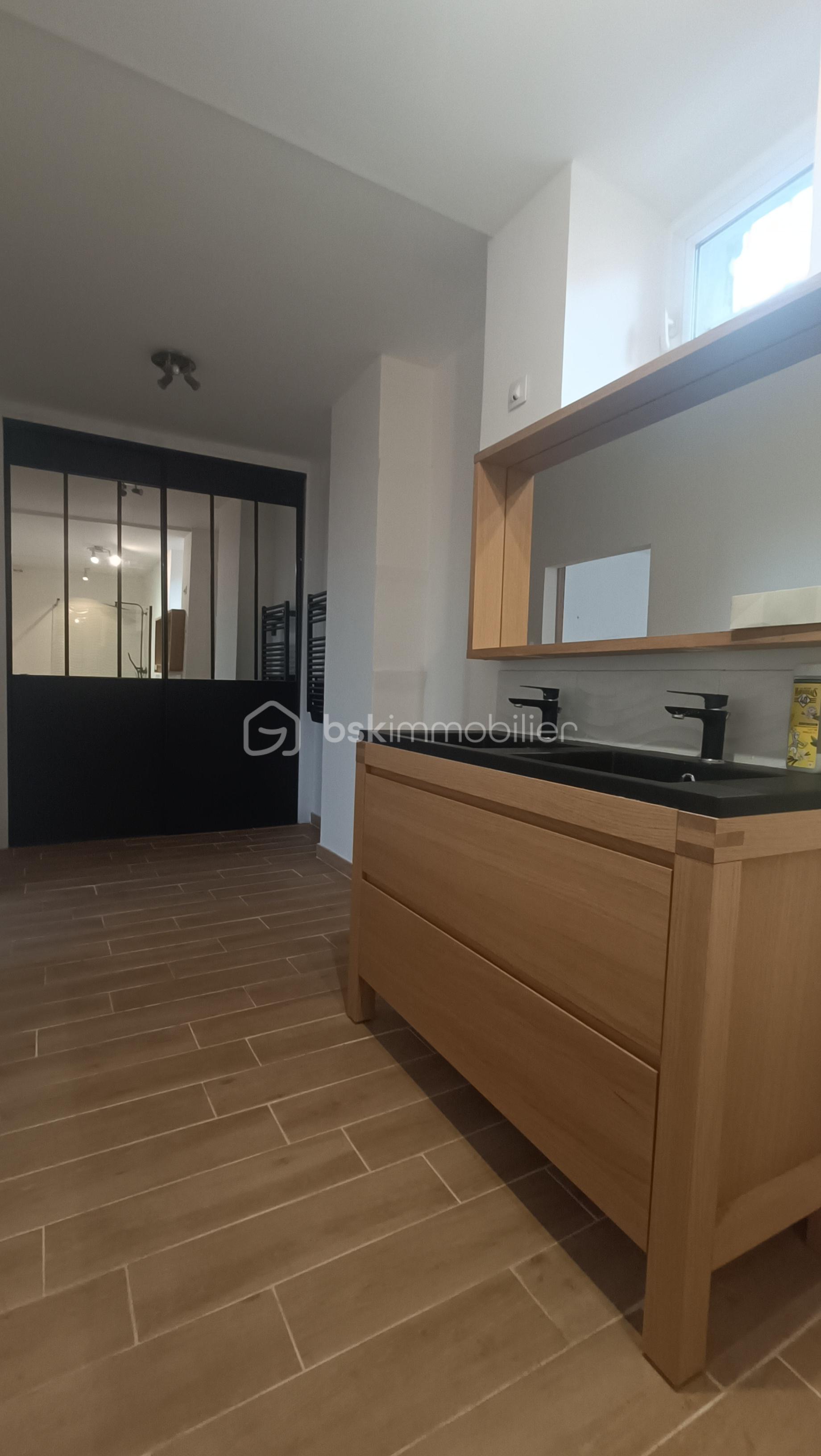 salle d'eau placard.jpg