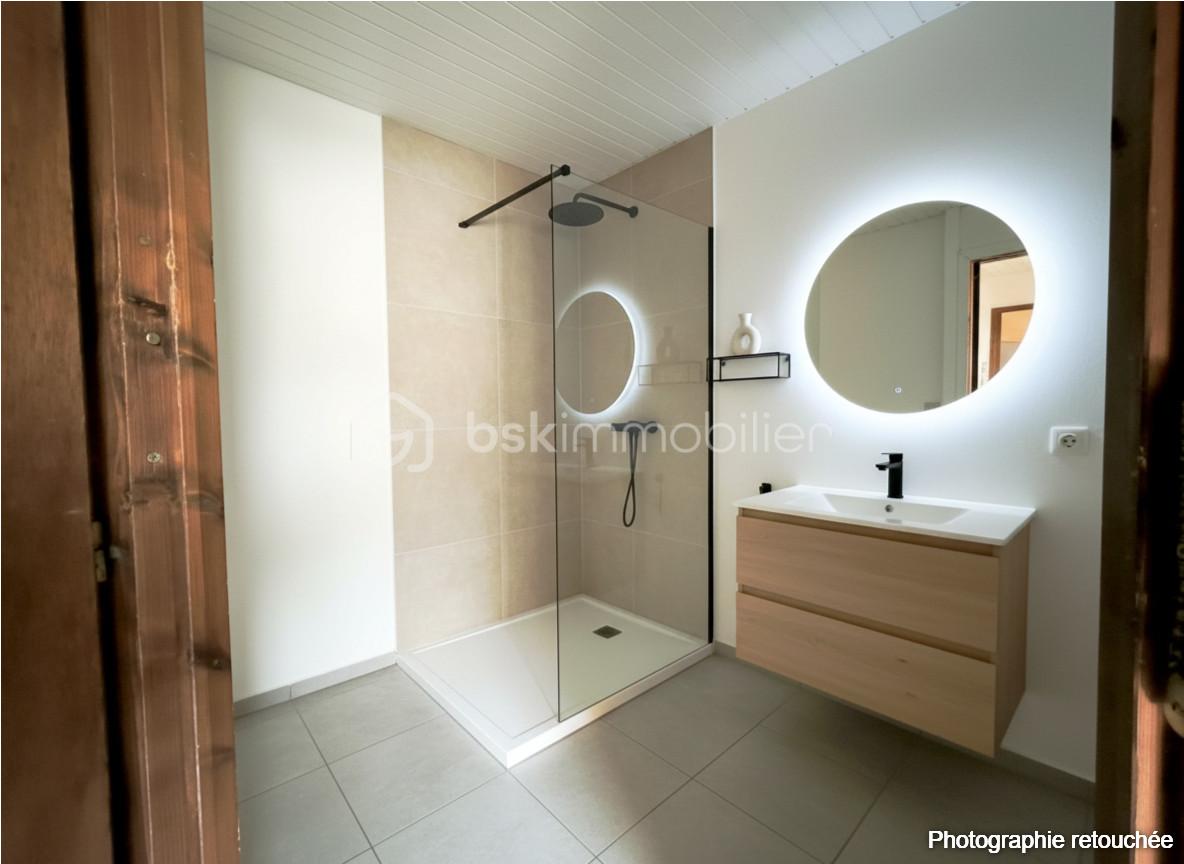 salle de douche retouchée.png