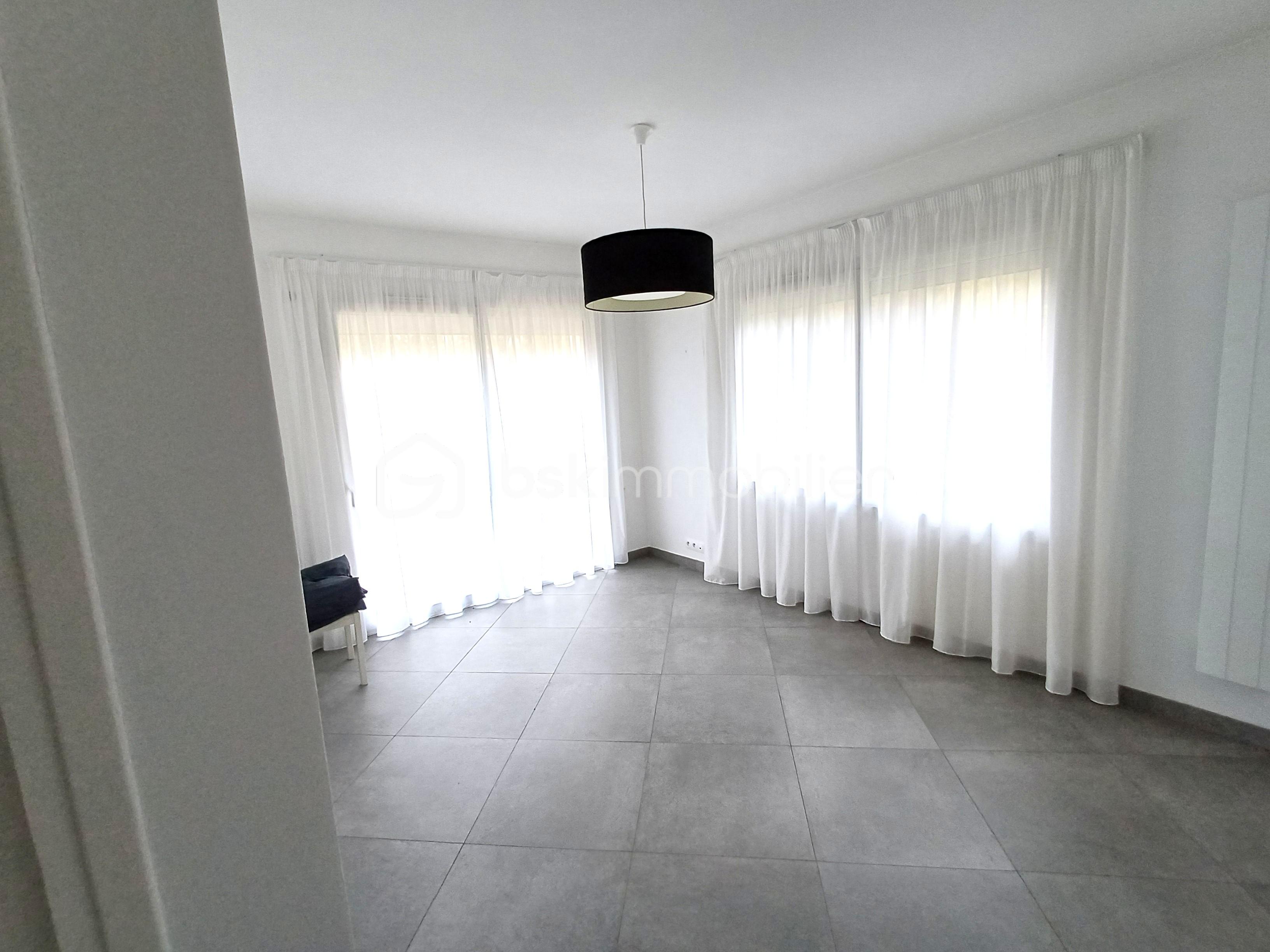 Maison de 243 m² - 20251111_111752.jpg