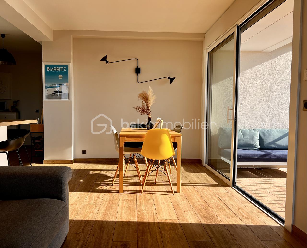 Appartement de 71,92 m² - Table salon Grande 2.png
