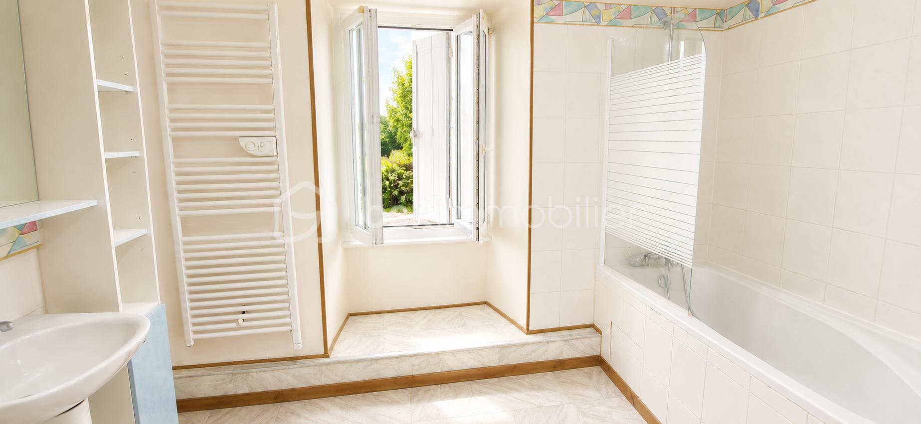 Bar La Frette Photo SDB.png