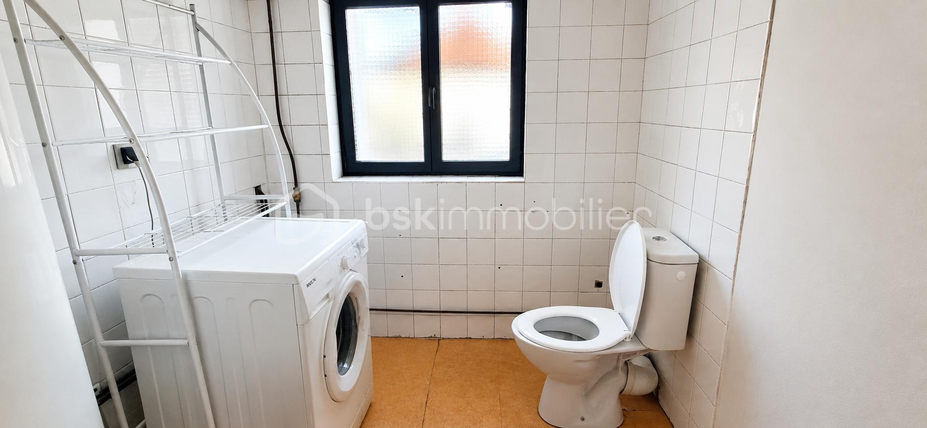 Bar La Frette Photo wc buanderie.png