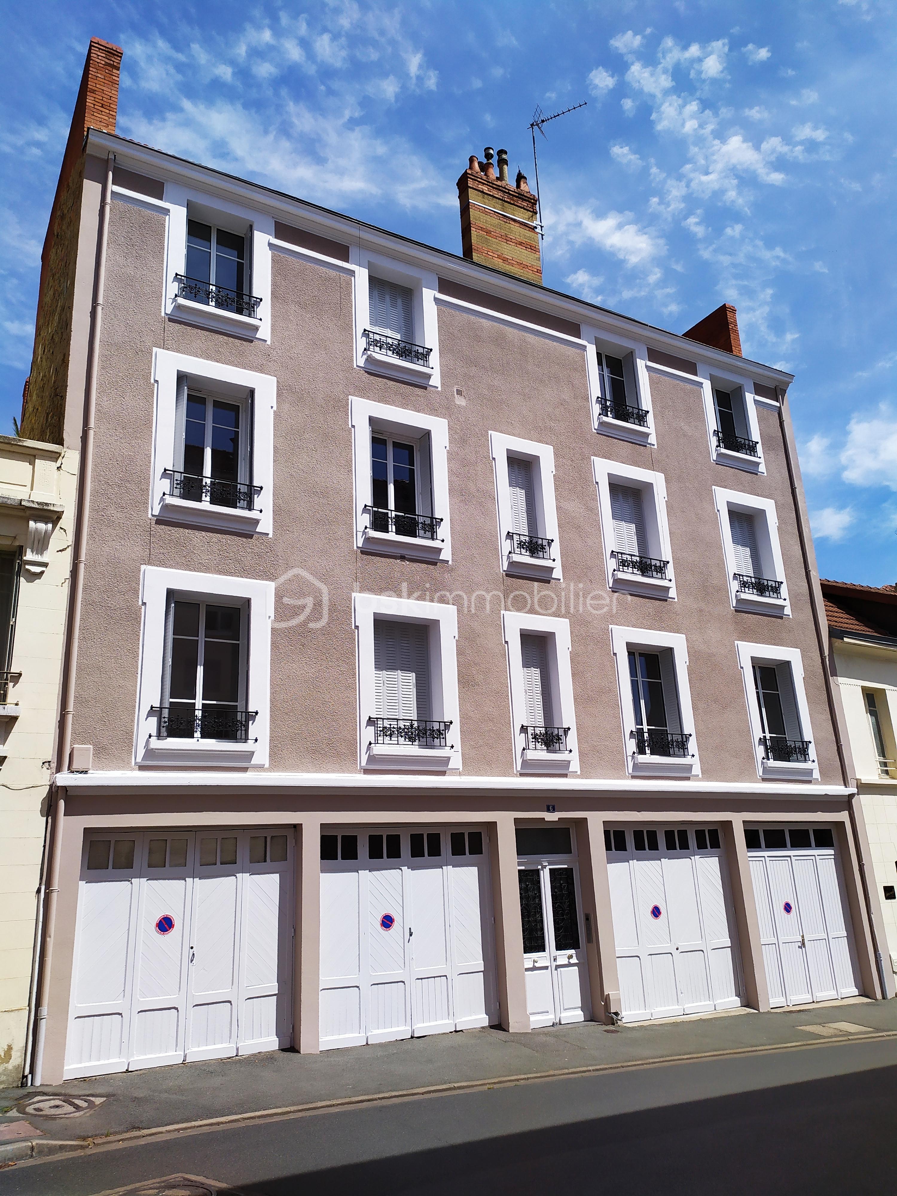 Immeuble 18 pièces 465 m² · à Vichy · 465 m² · 745 000 €