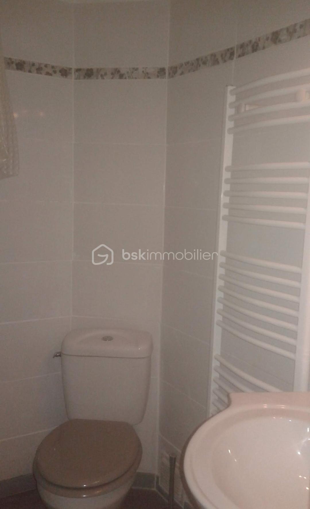Immeuble de 126 m² - Screenshot_2025-08-20-06-26-18-150_com.whatsapp-edit.jpg