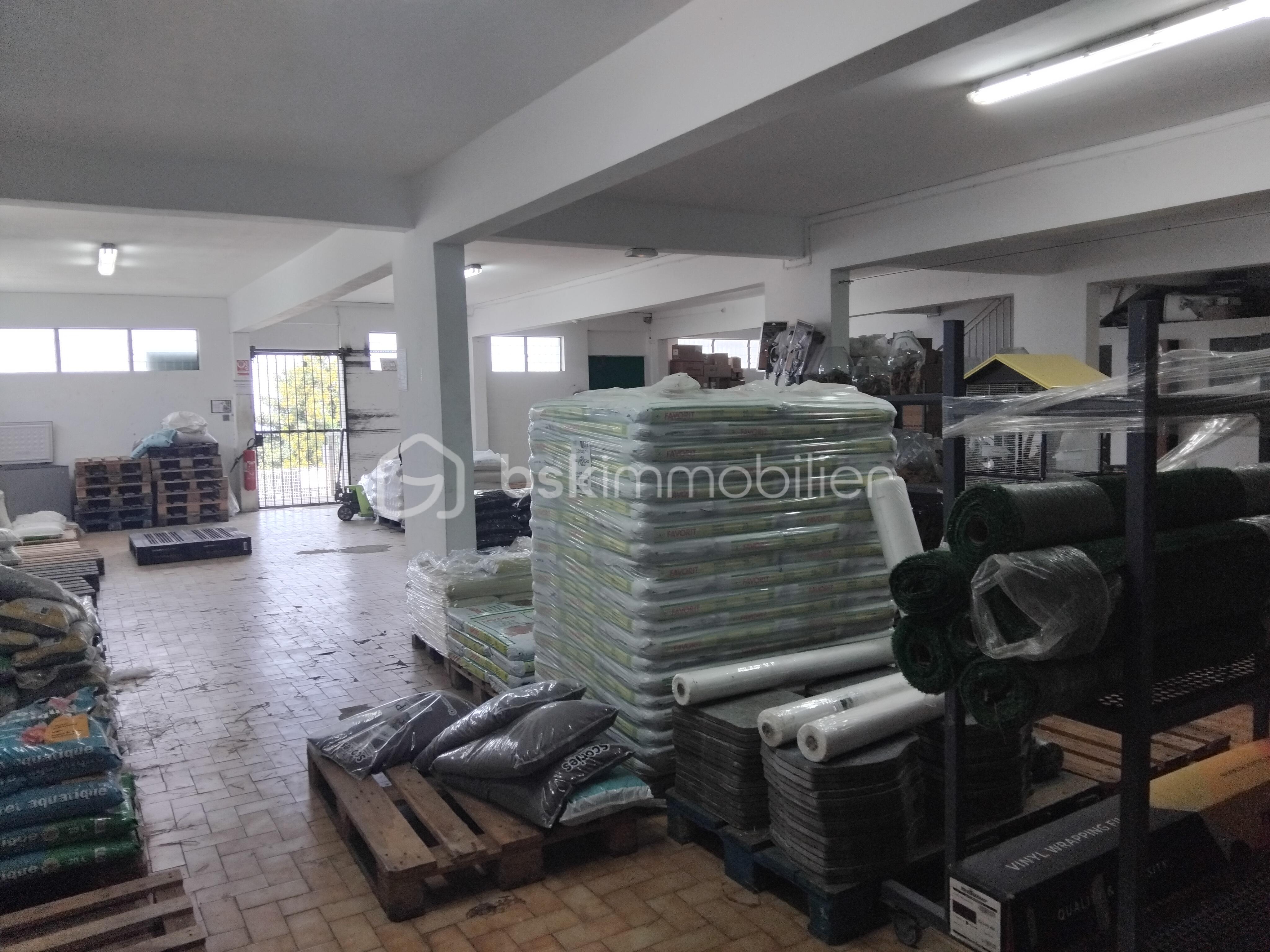 Local commercial de 220 m² - local ss sol (3).jpg