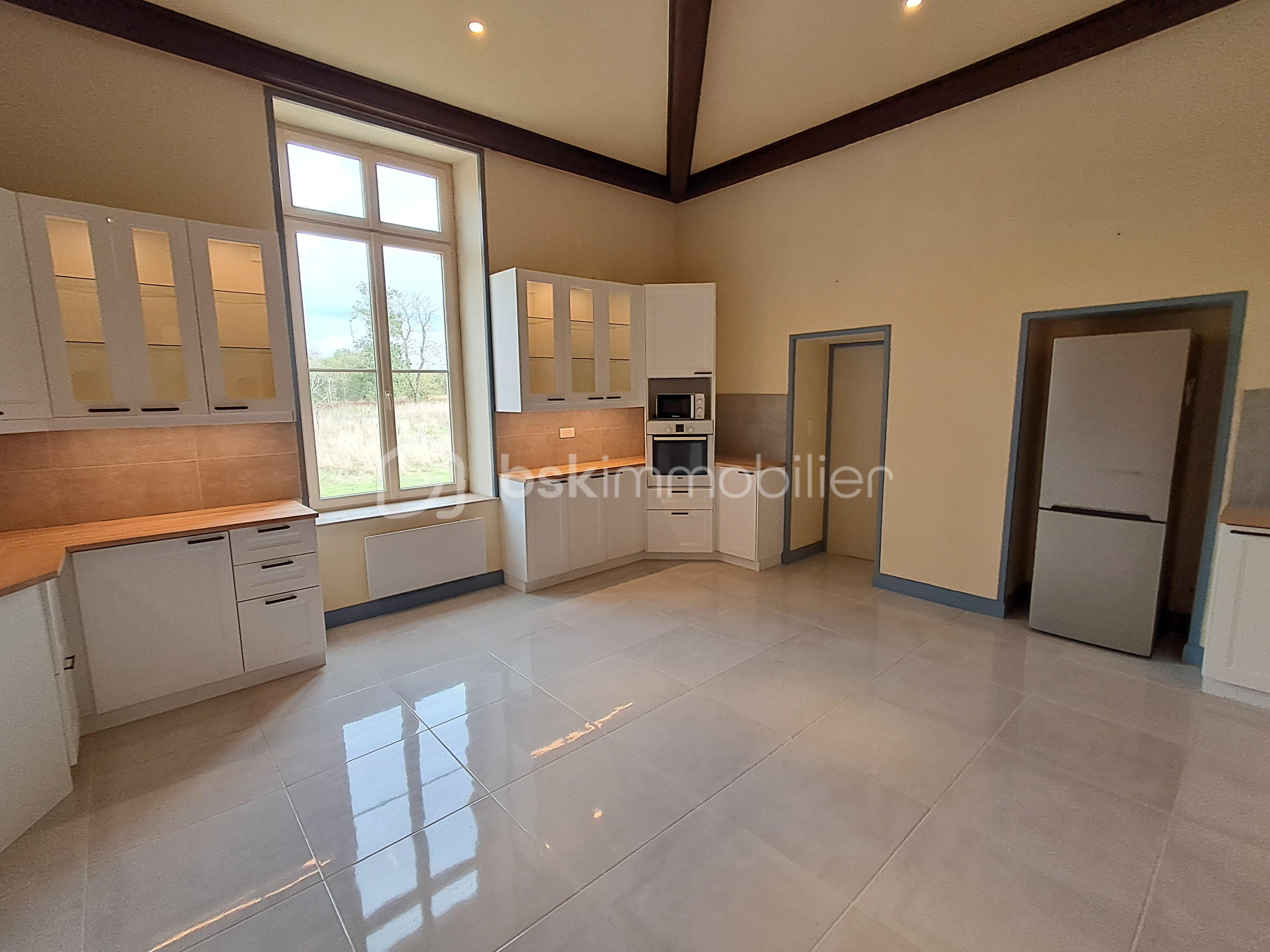 Chateau de 770 m² - CUISINE EQUIPEE.jpg