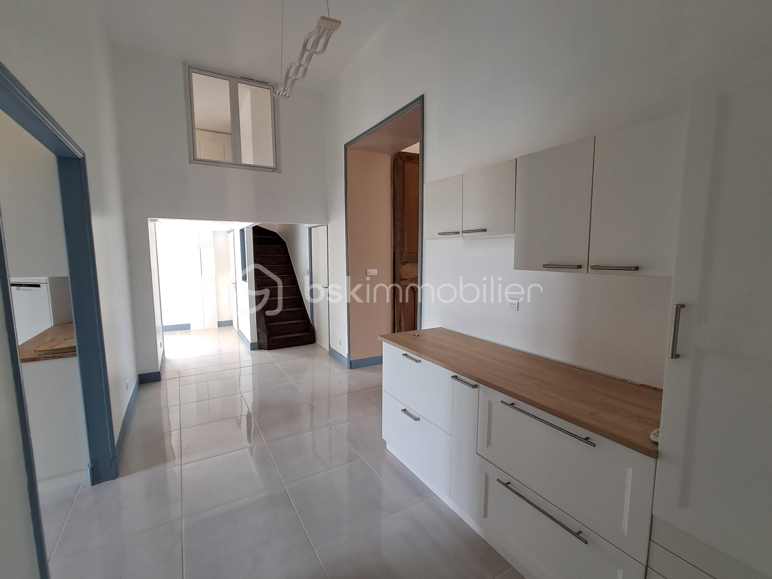 Chateau de 770 m² - COULOIR CUISINE.jpg