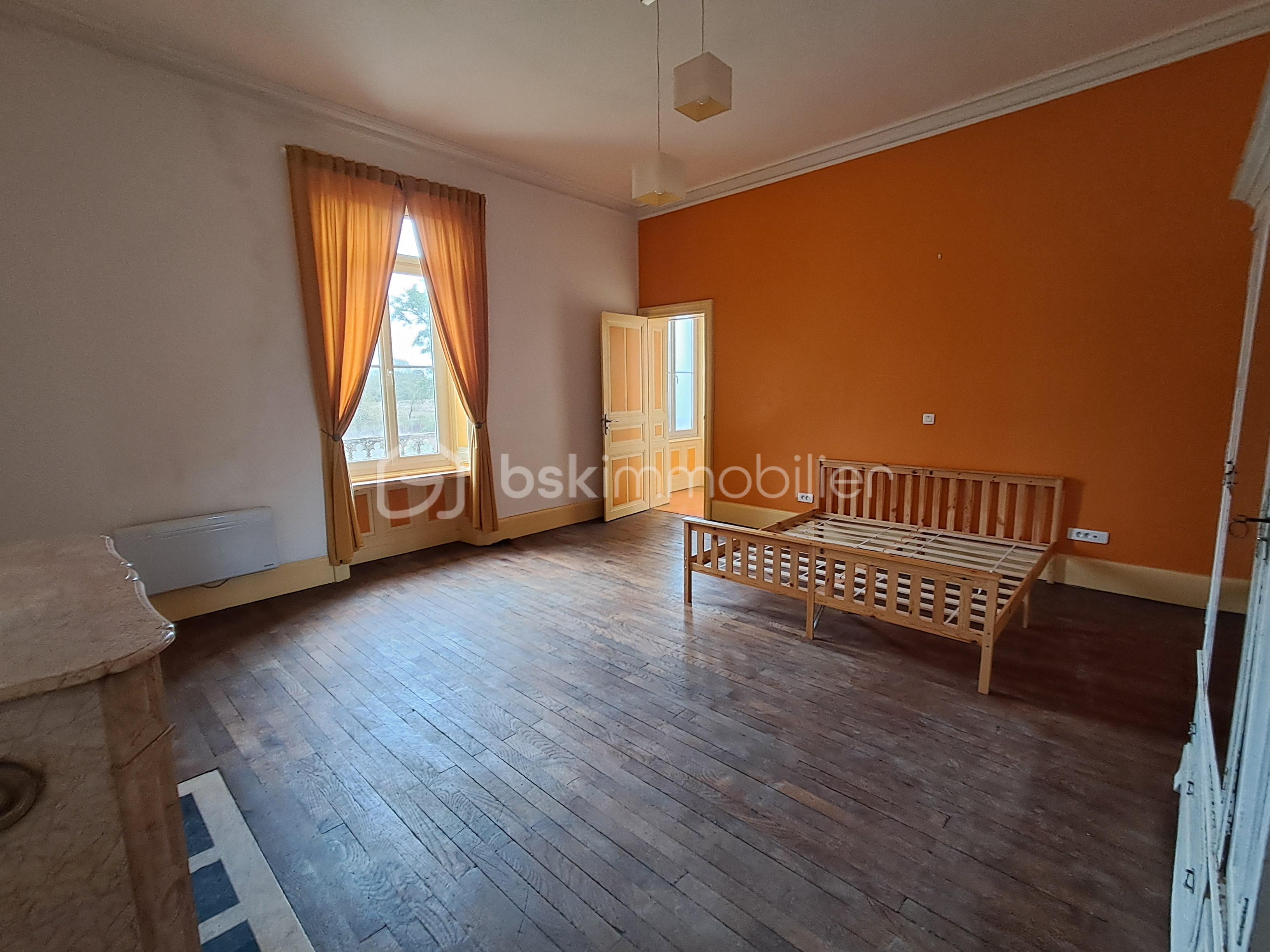 Chateau de 770 m² - CHAMBRE ORANGE.jpg