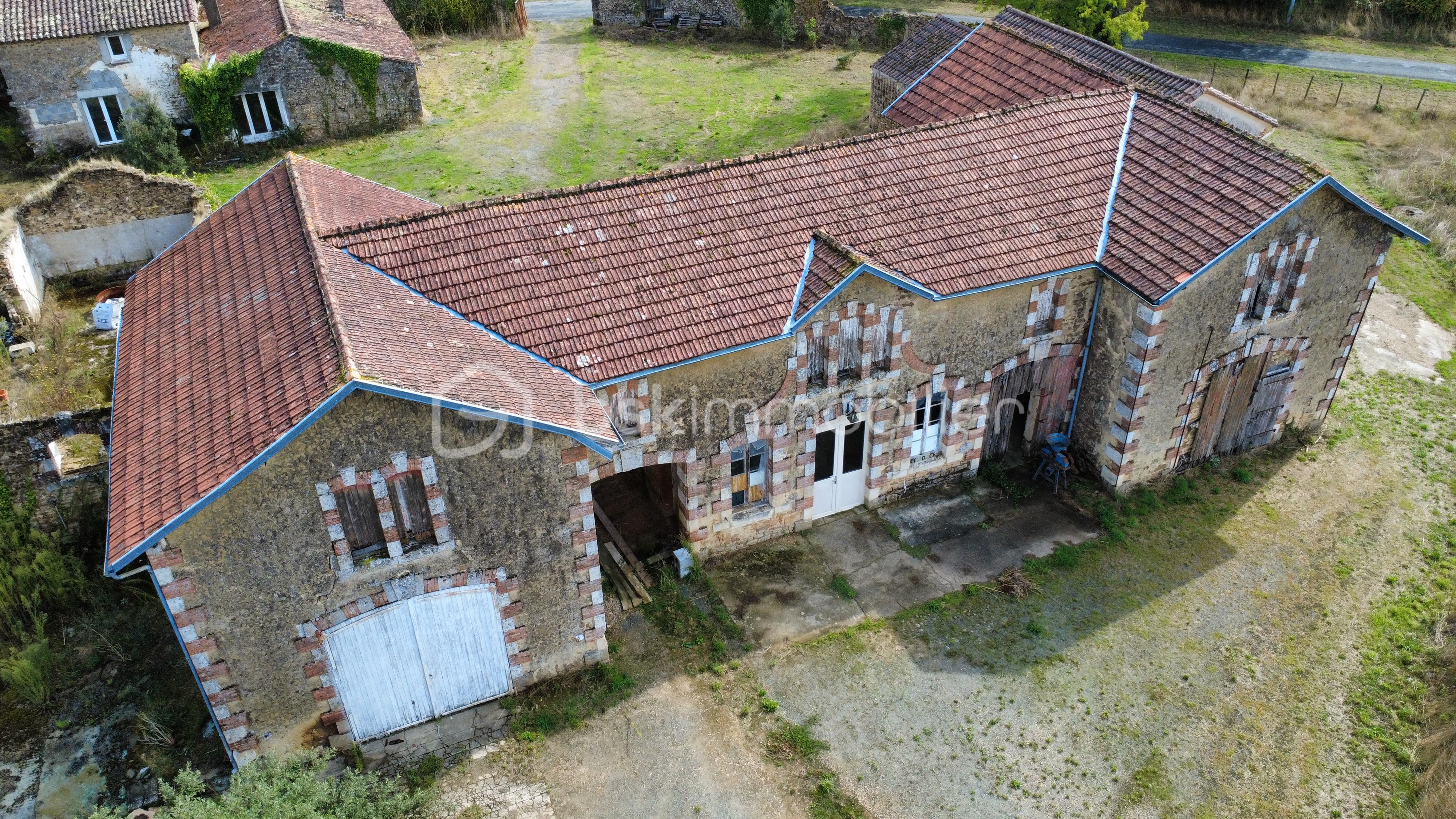 Chateau de 770 m² - dji_fly_20250912_115110_154_1757670719839_photo_optimized.jpg