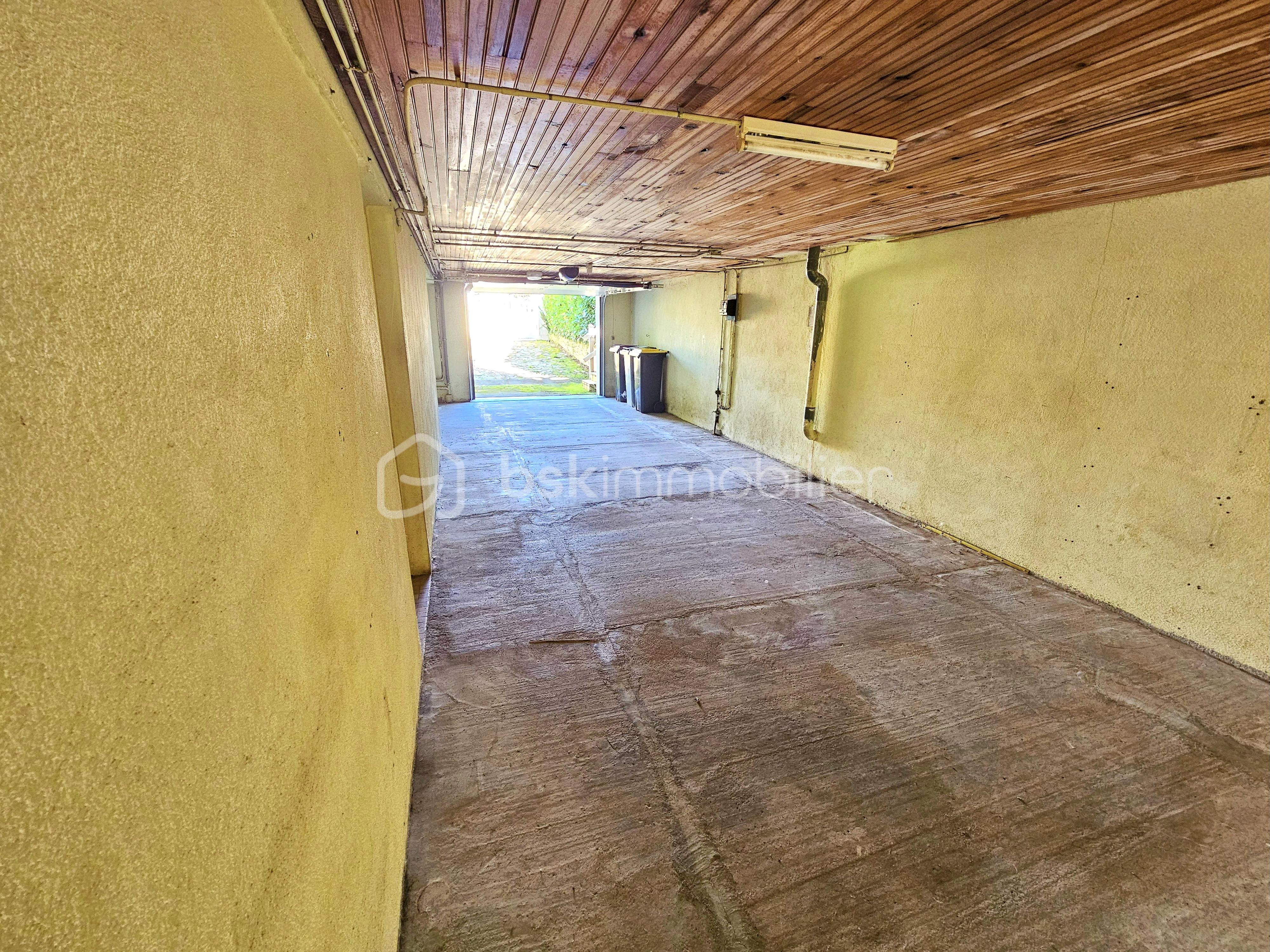 Maison traditionnelle de 84,48 m² - Garage 2 voitures.jpg