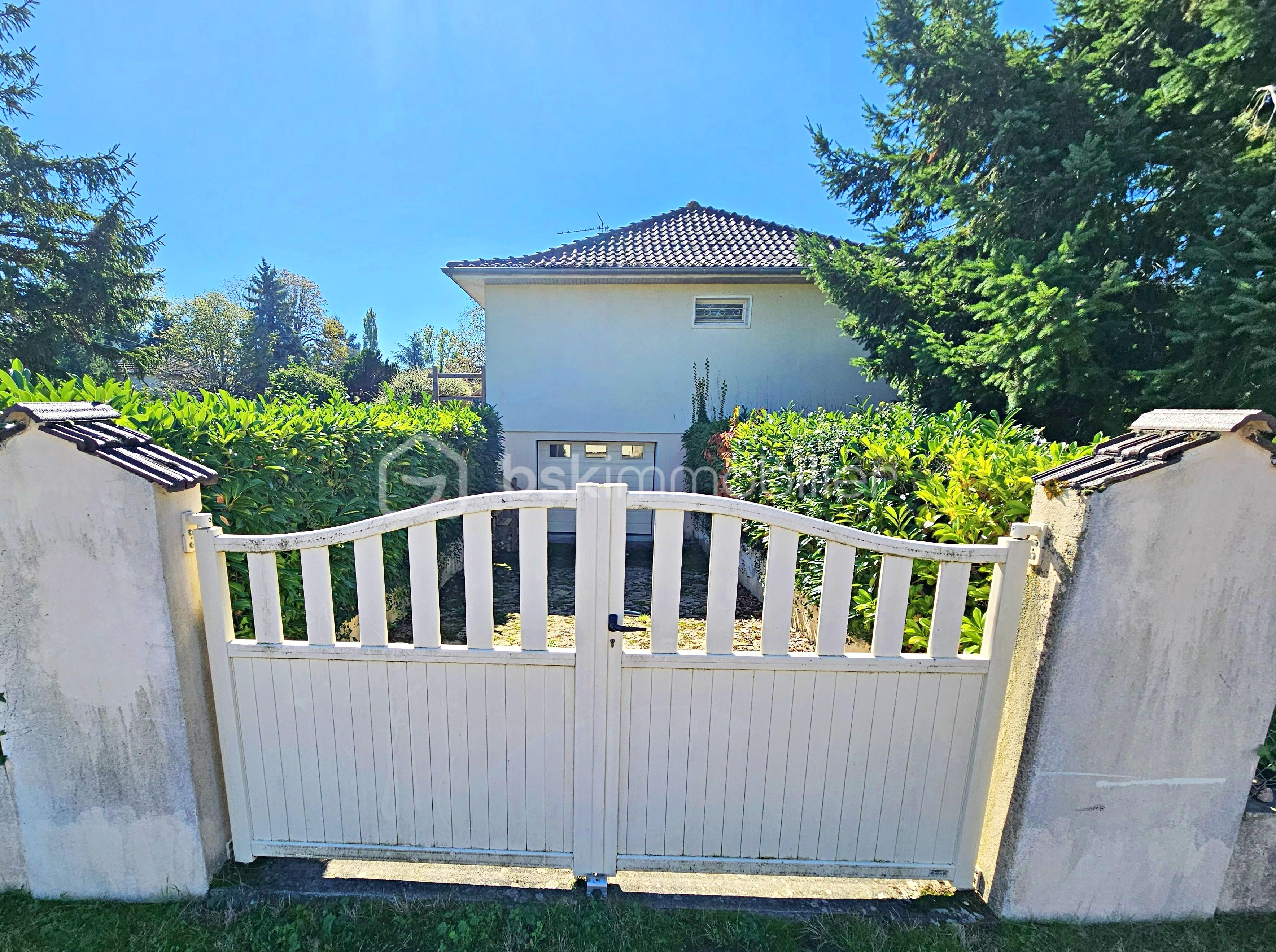 Maison traditionnelle de 84,48 m² - Entrée portail.jpg