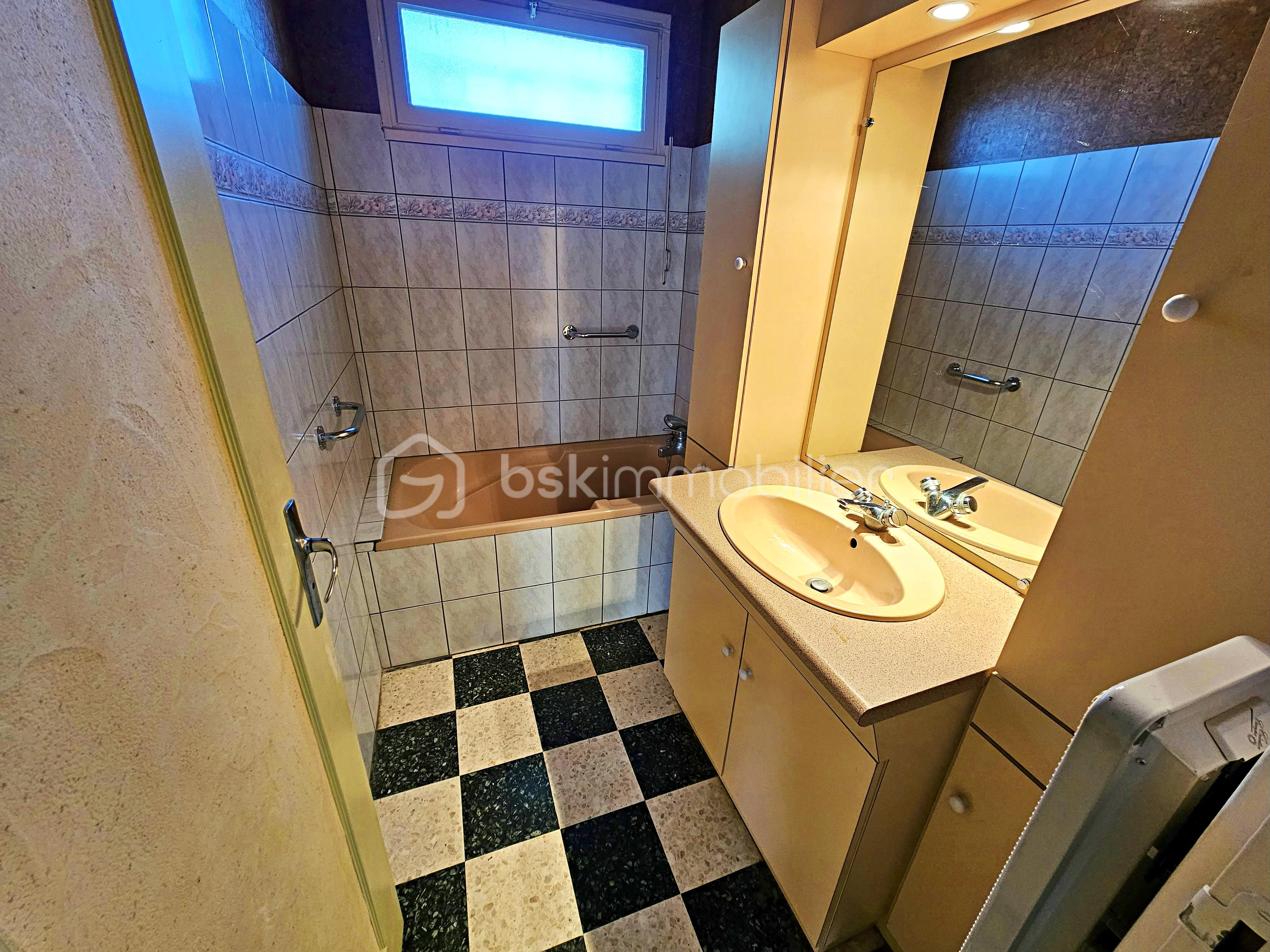 Maison traditionnelle de 84,48 m² - Sdb.jpg
