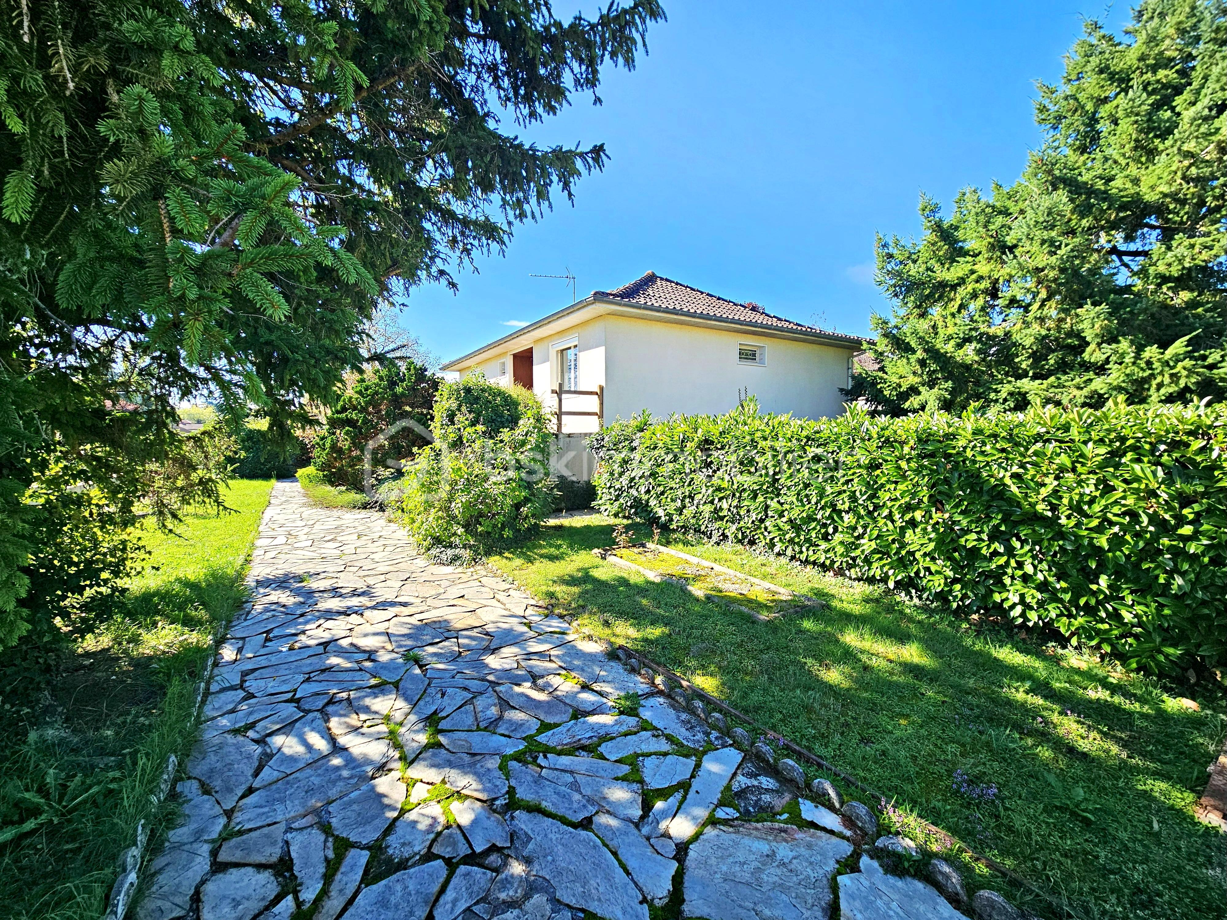 Maison traditionnelle de 84,48 m² - Allée.jpg