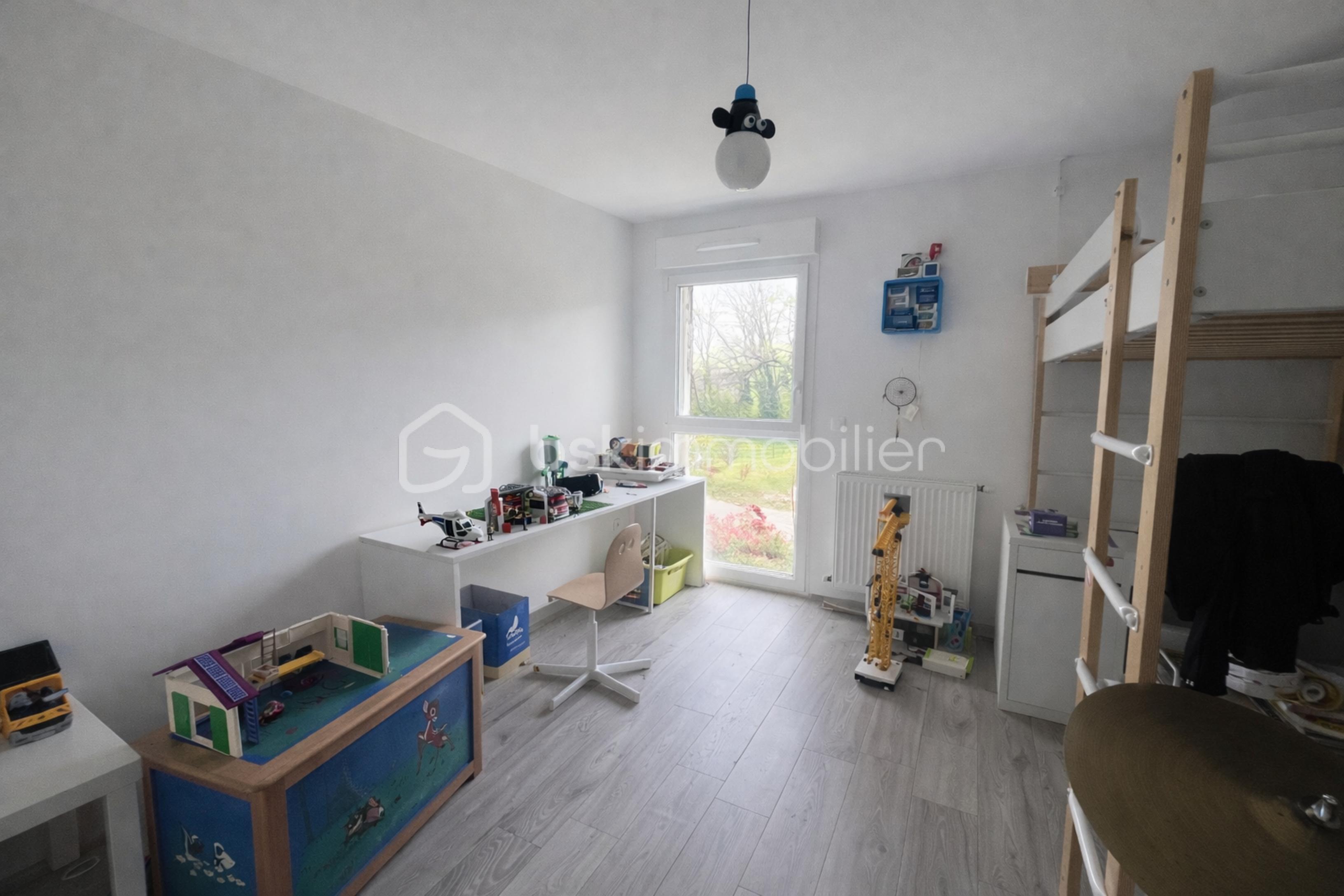 resize_Chambre d'enfant lumineuse et coloree.png