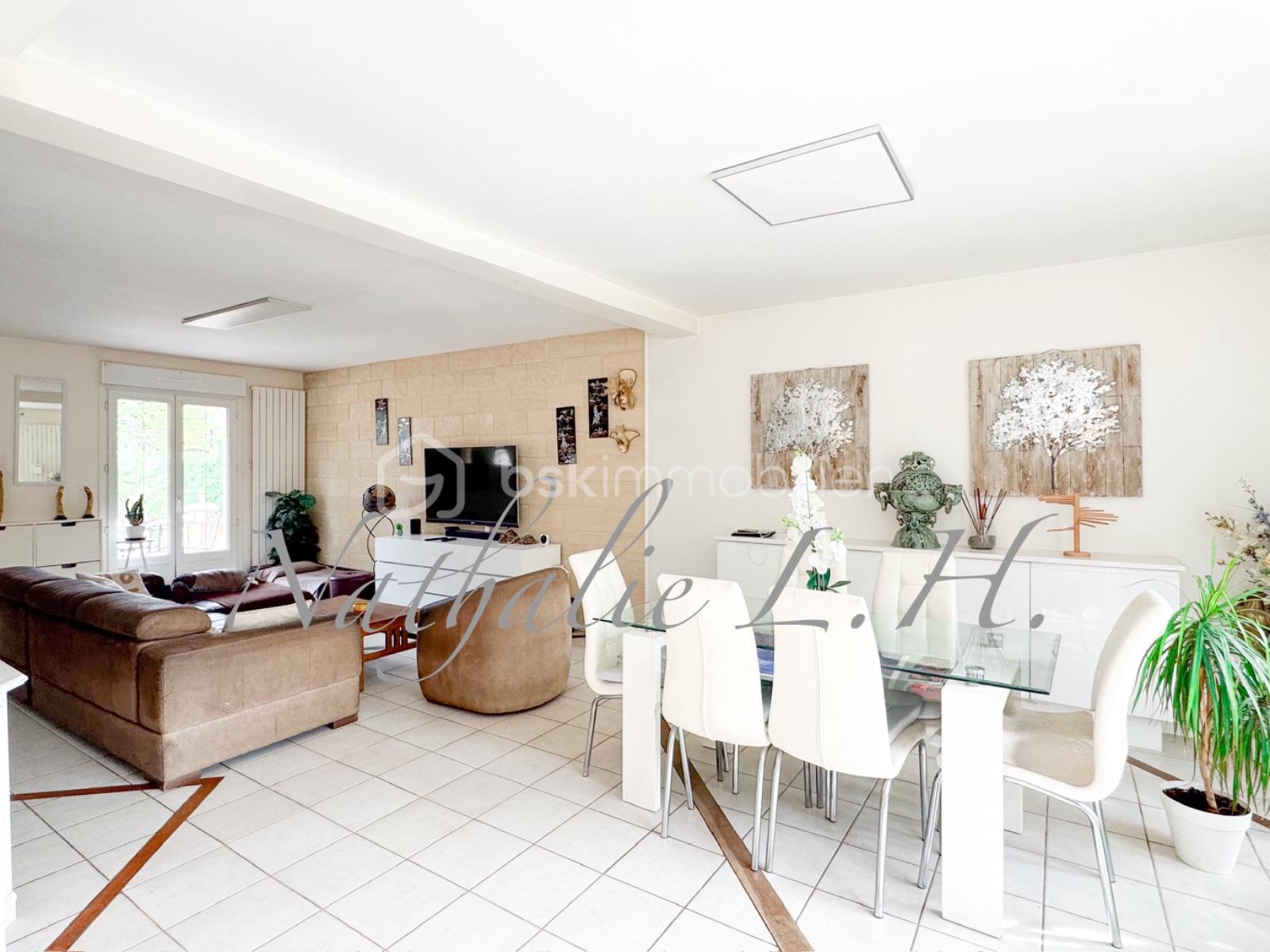 Maison de 240 m² - IMG-20250617-WA0029(1).jpg