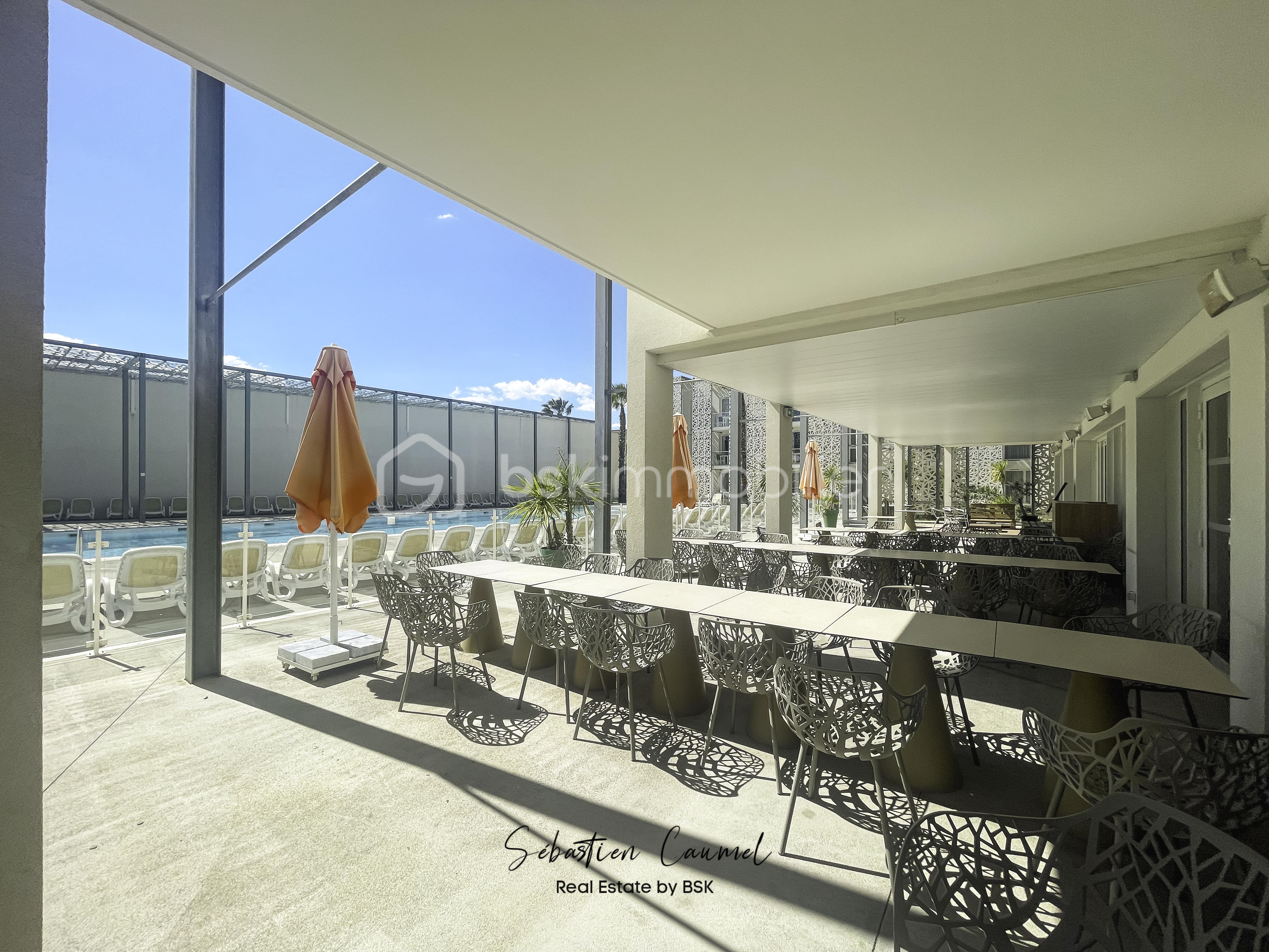 terrasse-restaurant-piscine-odalys-nakara-cap-agde-investissement-lmnp.jpg