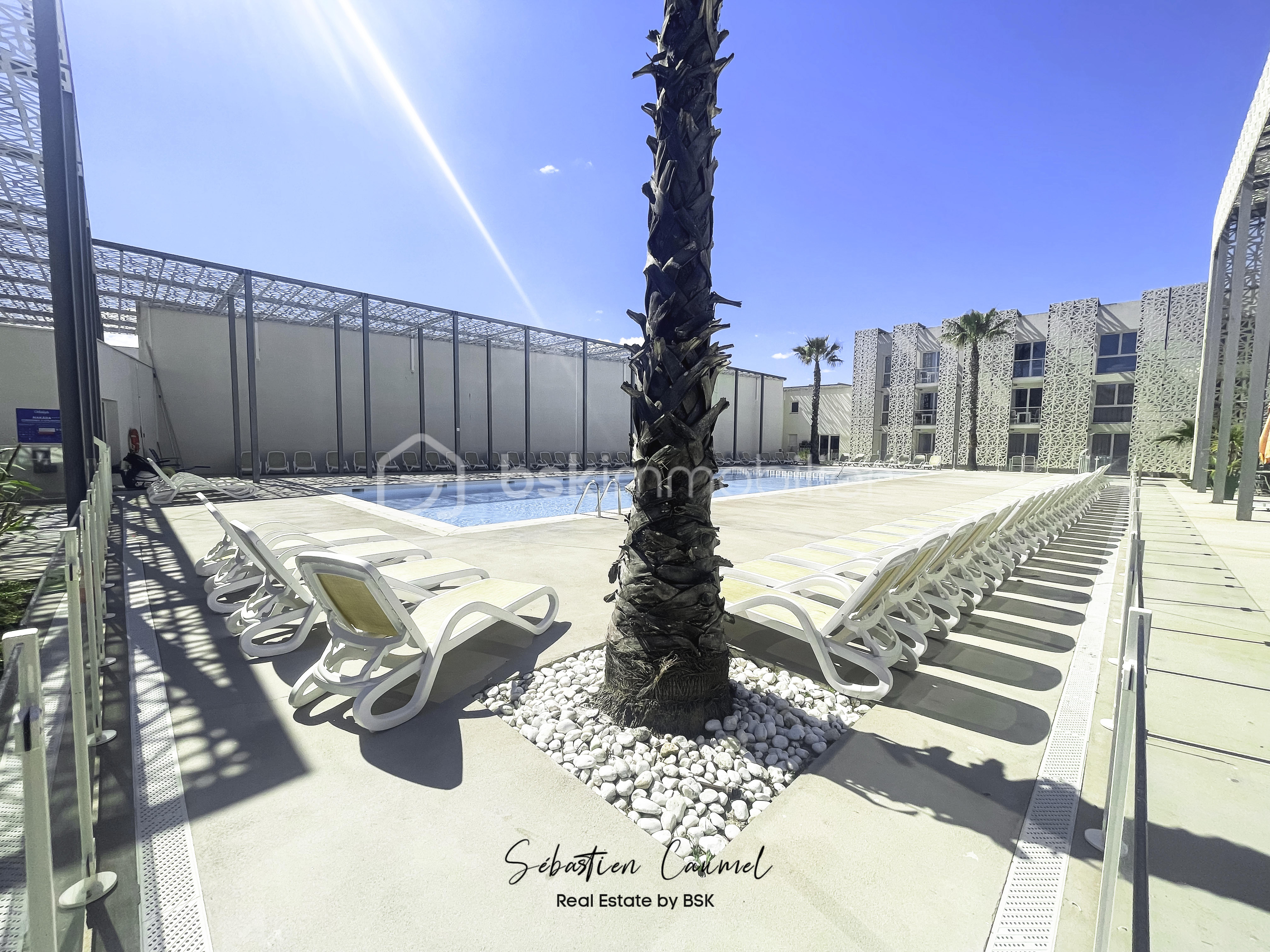 piscine-residence-odalys-nakara-cap-agde-rochelongue-investissement-lmnp copie.jpg