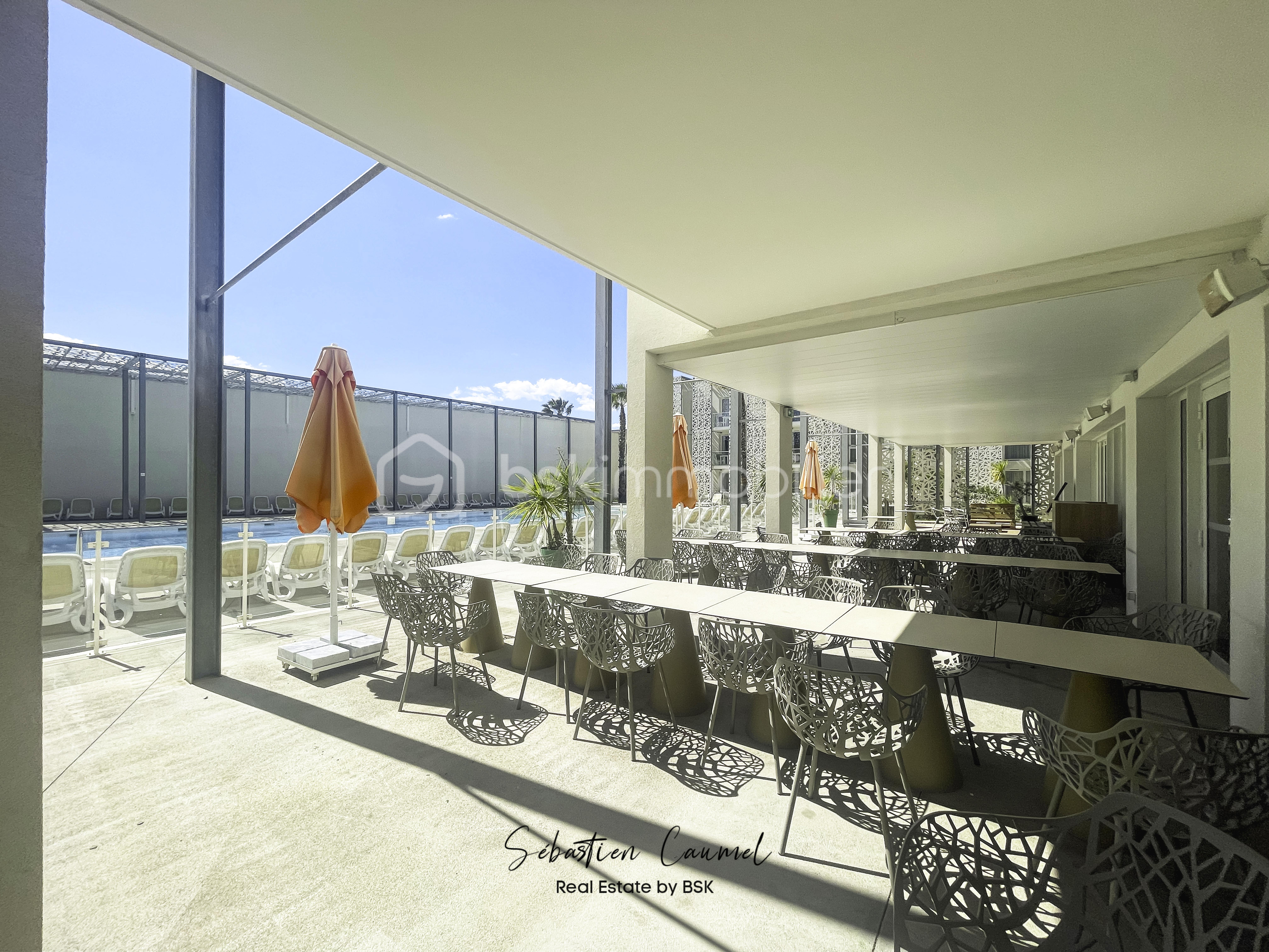 terrasse-restaurant-piscine-odalys-nakara-cap-agde-investissement-lmnp copie.jpg