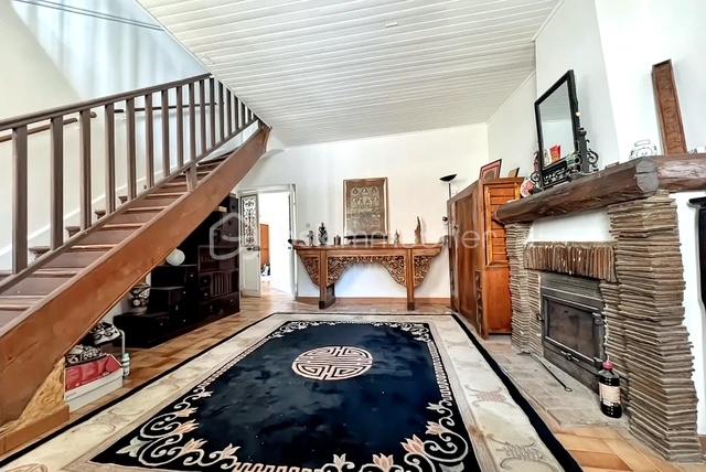 Maison de 260 m² - hoqi-db46dbab5742487c94a86d7443879e2a.JPG