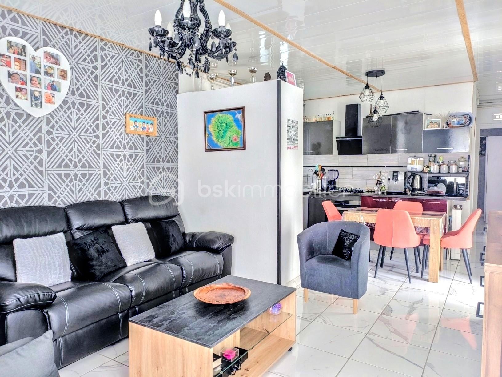 Maison de 82 m² - 4 PIECE DE VIE AUTRE COTE.jpg