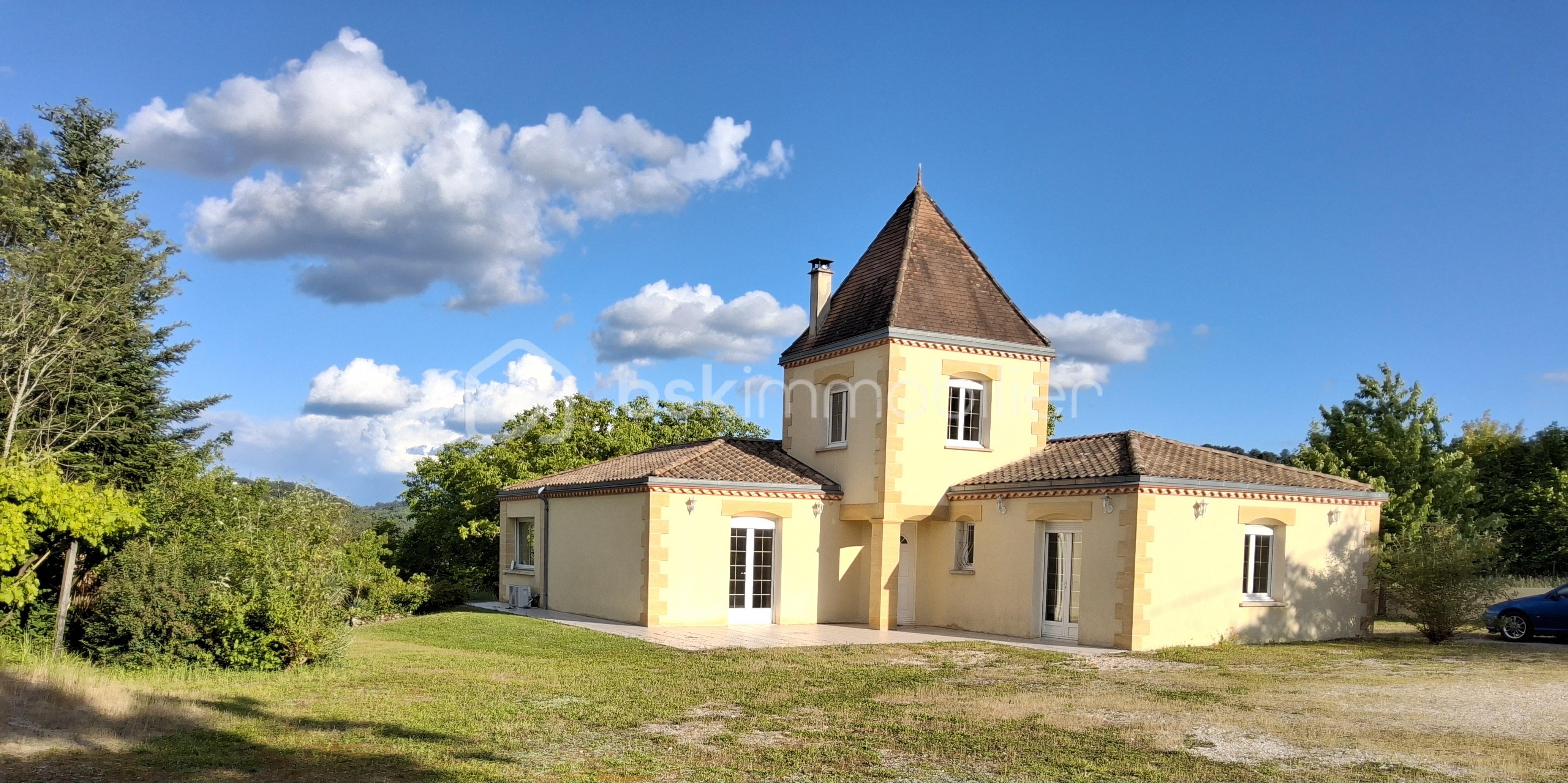 Facade vue de gauche.jpg