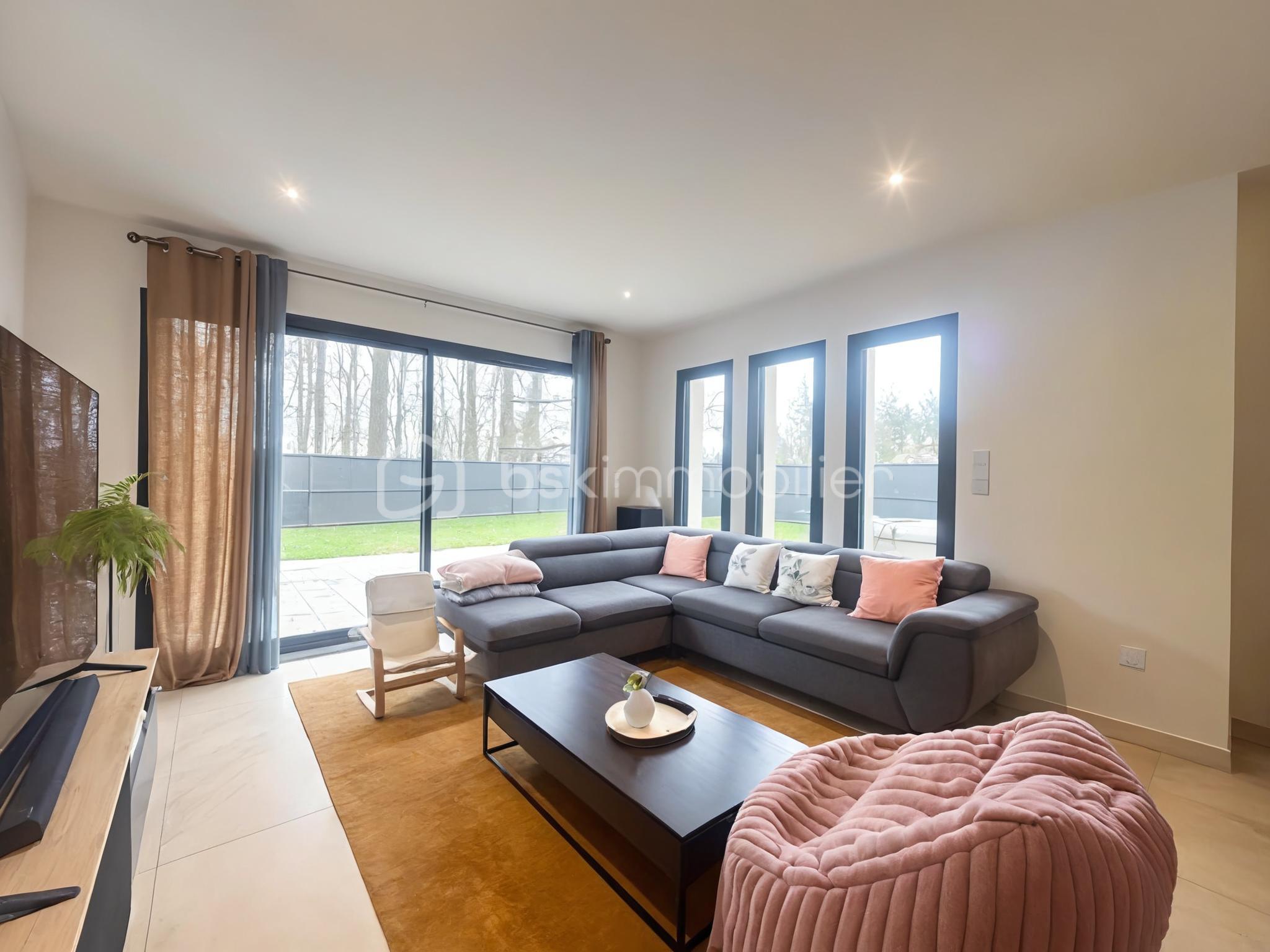 Maison de 140 m² - 5ca7f7b1b7ee66f-1.jpg