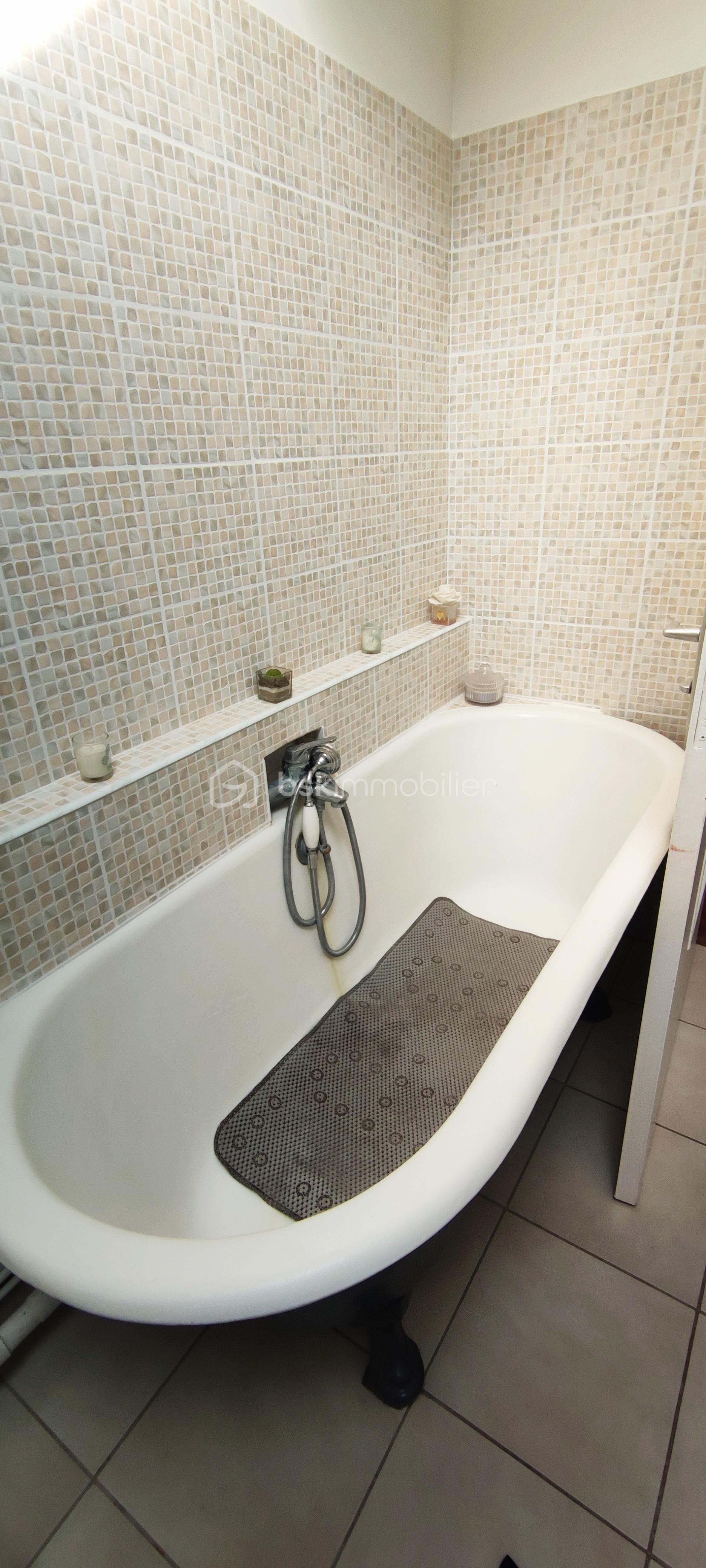 Maison de 146 m² - salle de bain.jpg