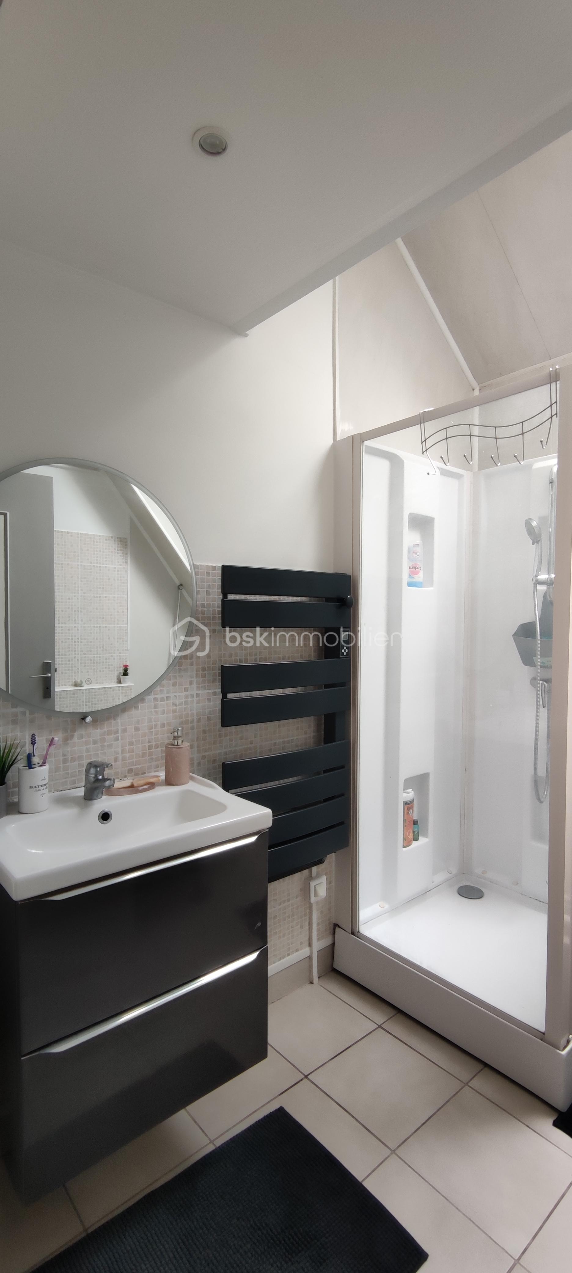 Maison de 146 m² - SALLE DE BAIN ETAGE.jpg