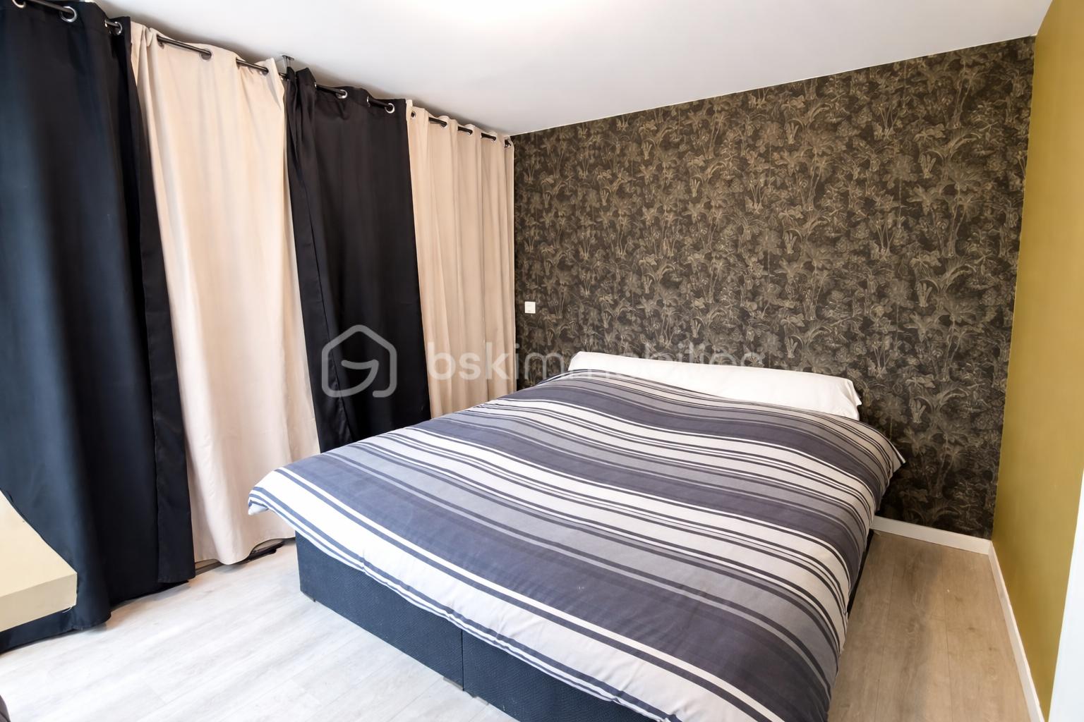 Chambre moderne avec barrière florale dark.png