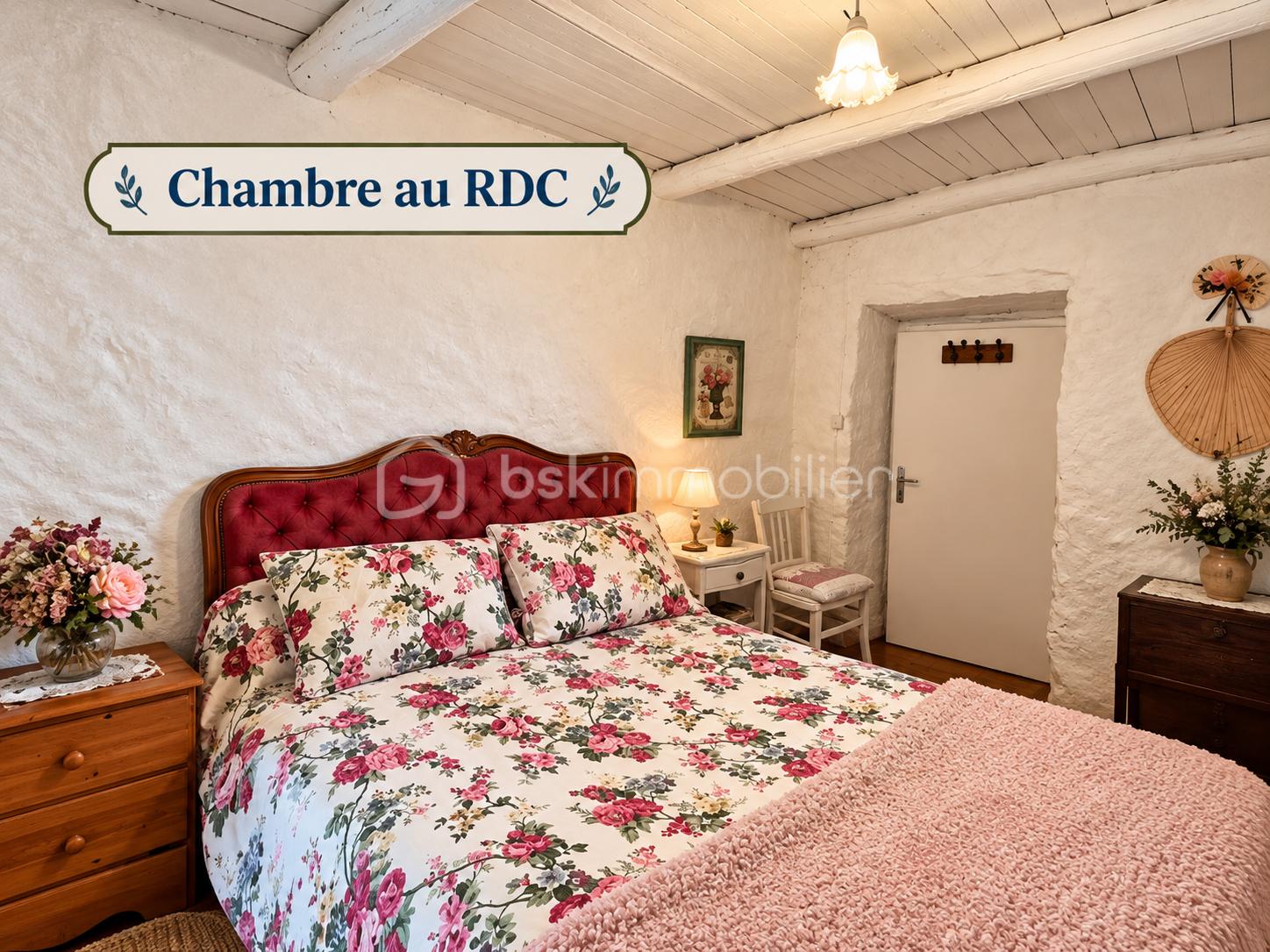 Chambre rustique française au rez-de-chaussée.png
