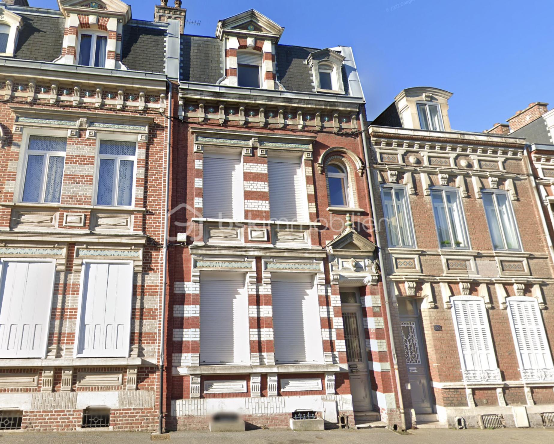 Immeuble de 220 m² Immeuble de 220 m²