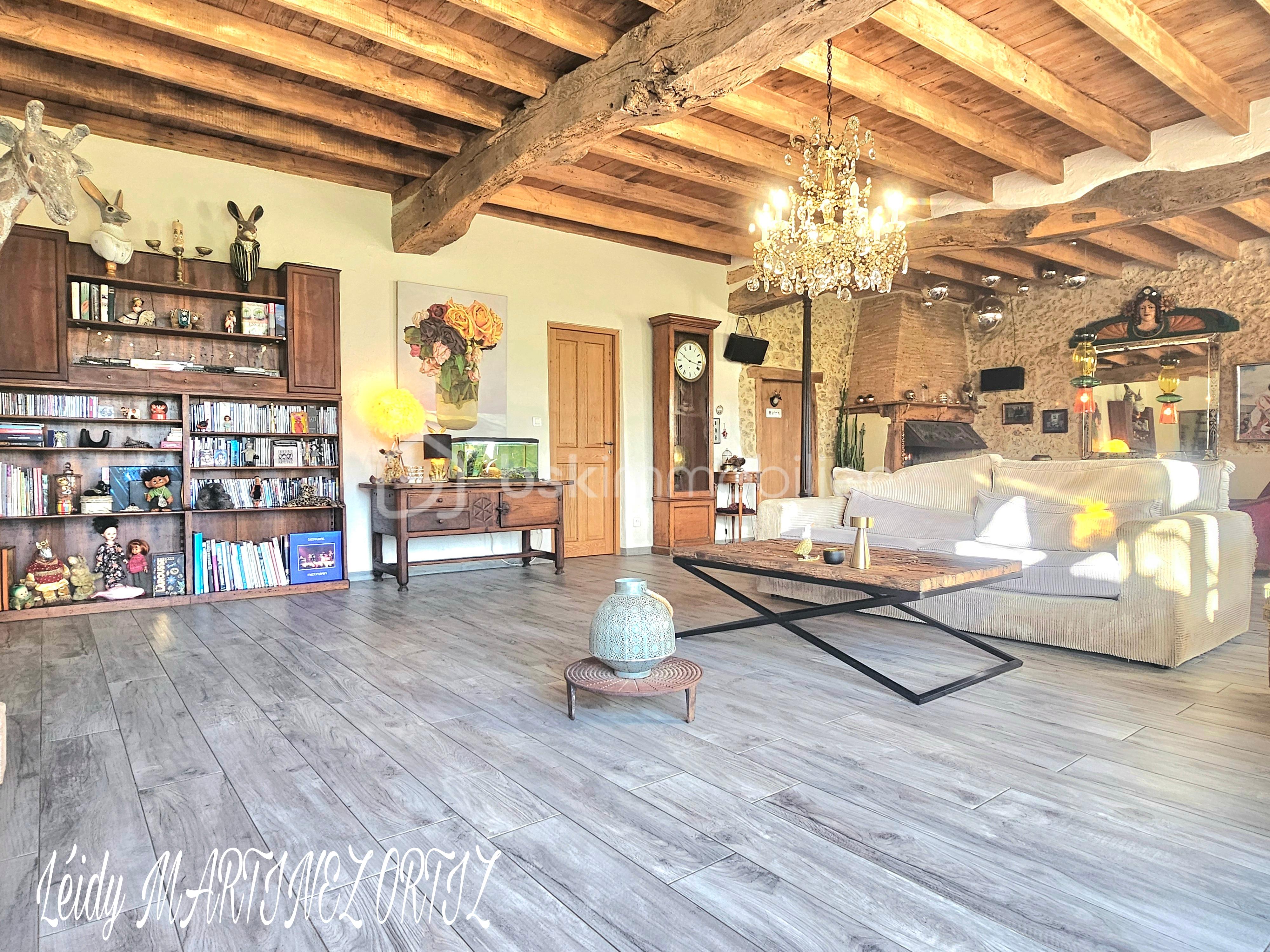 Maison de 215 m² - 17903.jpg