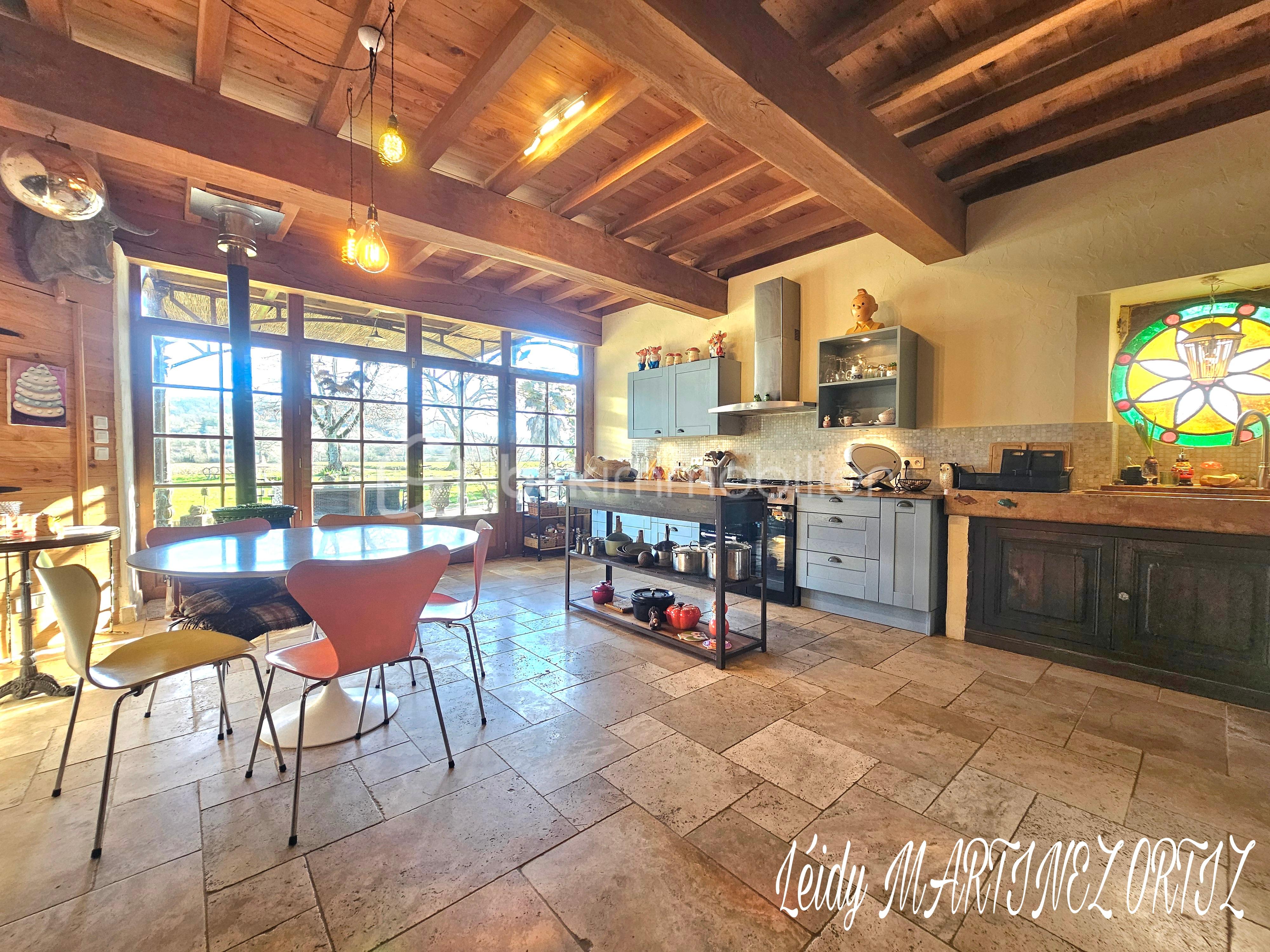 Maison de 215 m² - 17847.jpg