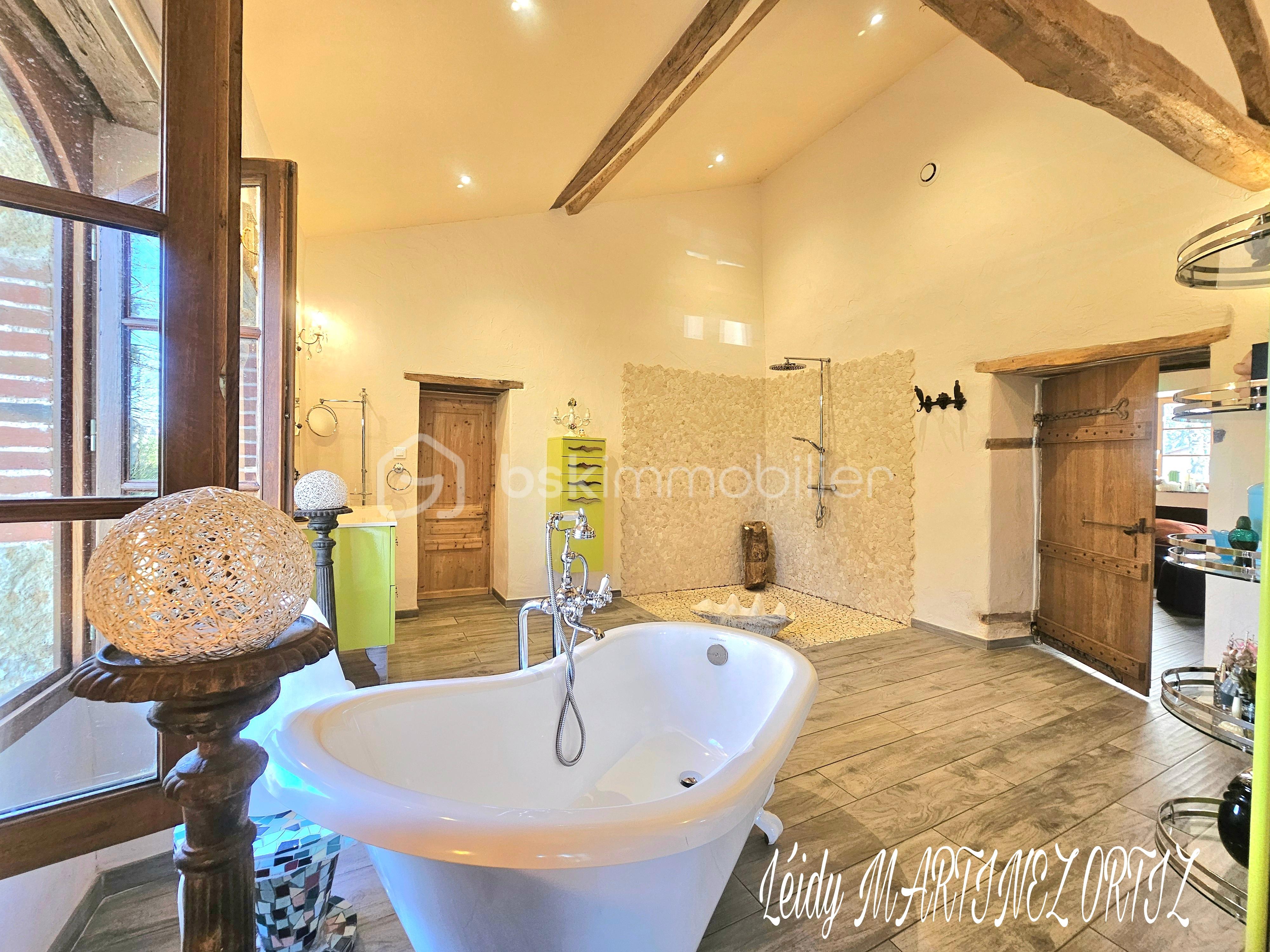 Maison de 215 m² - 17896.jpg