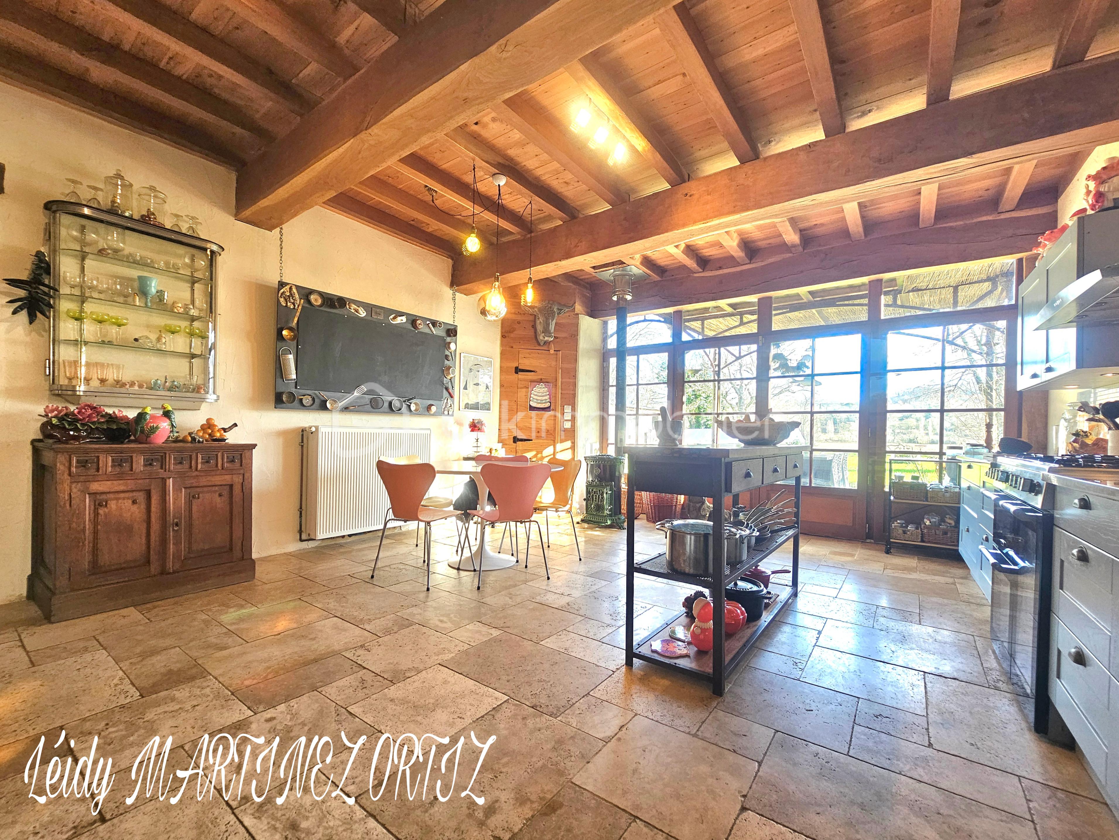 Maison de 215 m² - 17839.png