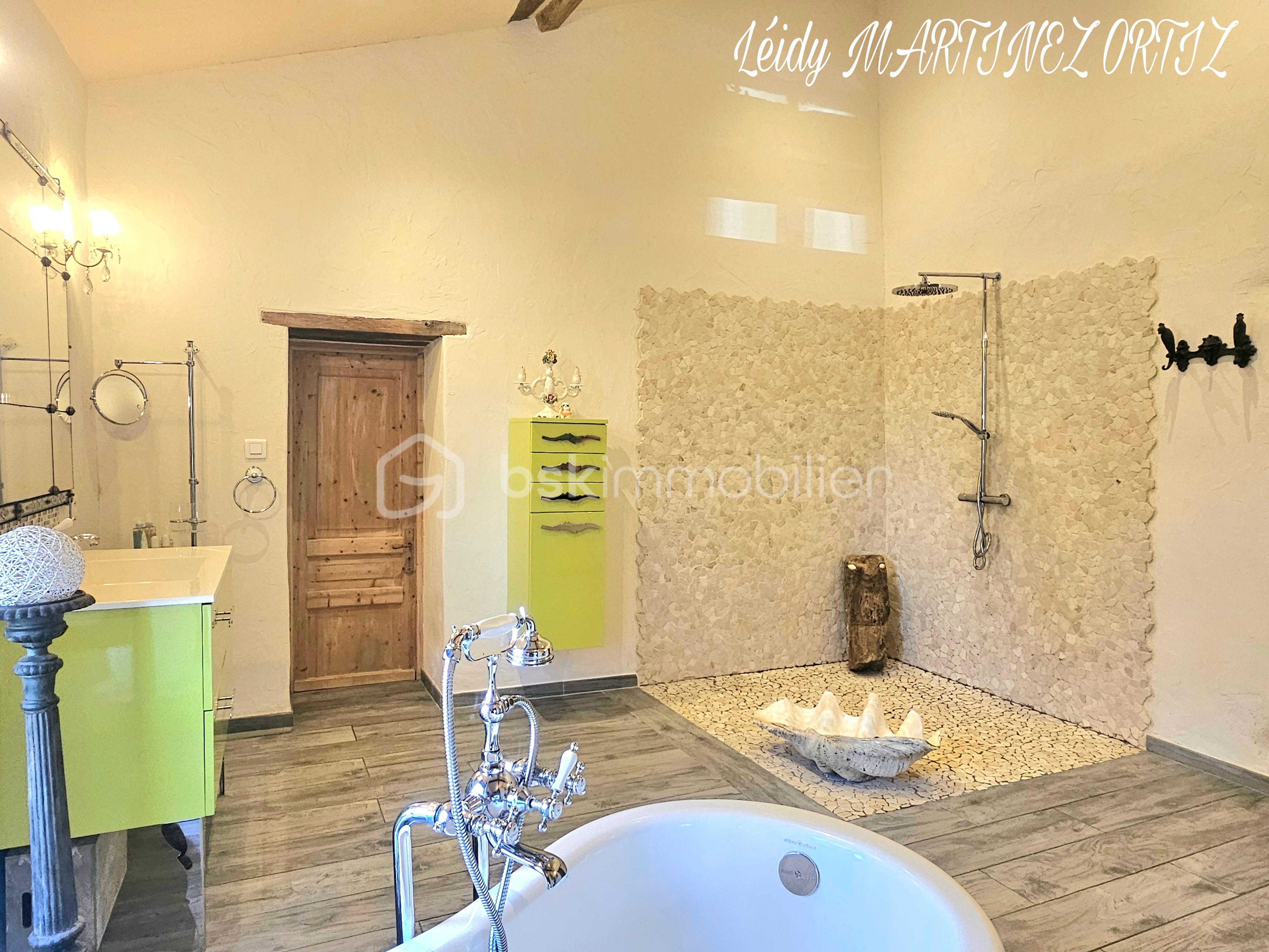 Maison de 215 m² - 17900.jpg