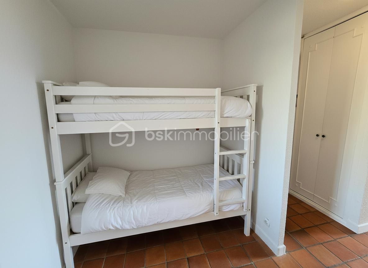 4 generated_2026-03-17T22_45_38.338.jpg