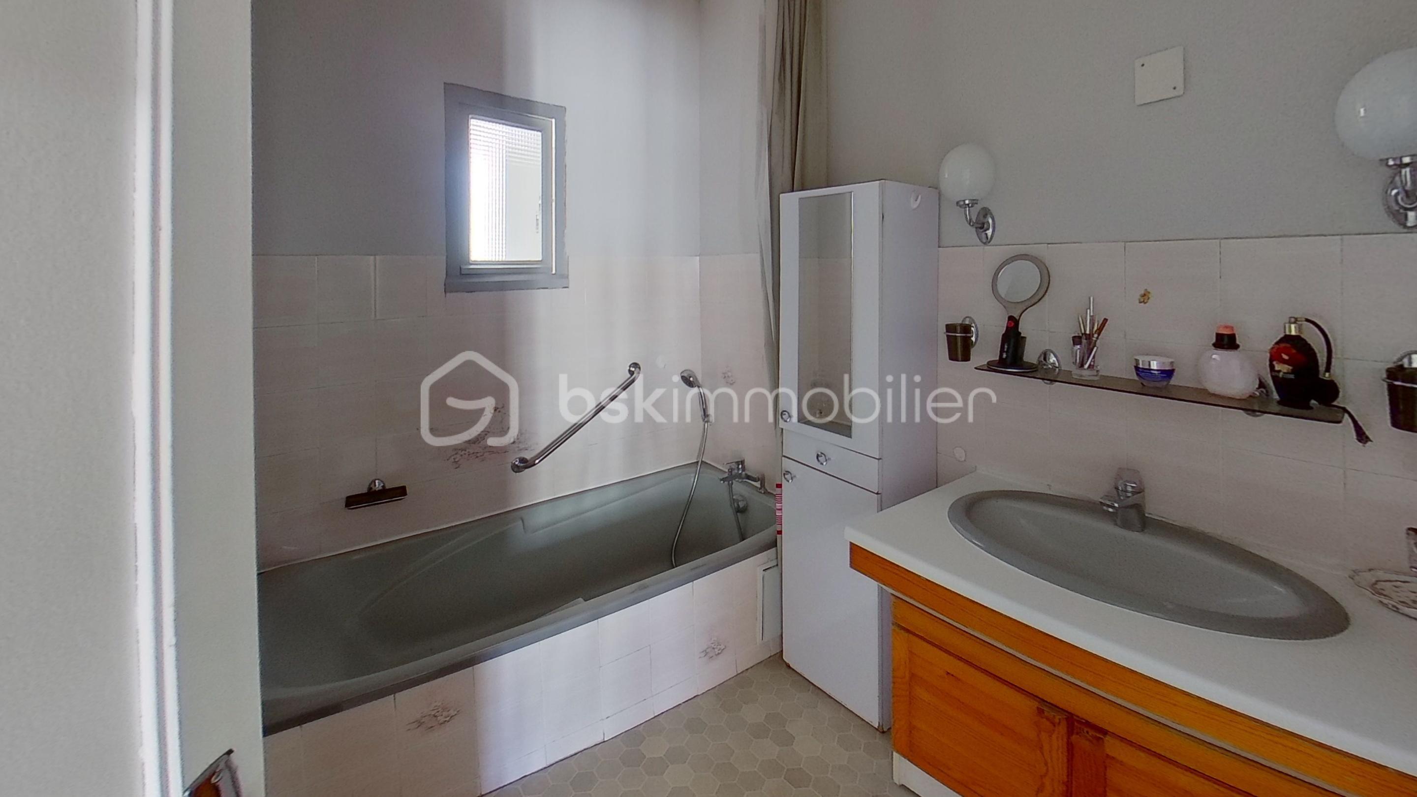 Maison de 127,58 m² - 1-Rue-Georges-Simonin-copie-Bathroom.jpg