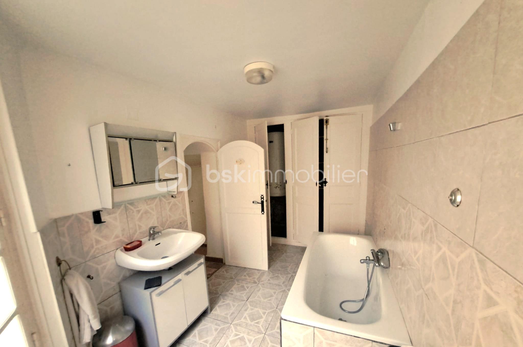 Hotel particulier de 216,68 m² - 7070bd37-b0ff-4f4b-a6da-995dc9d67a83.jpg