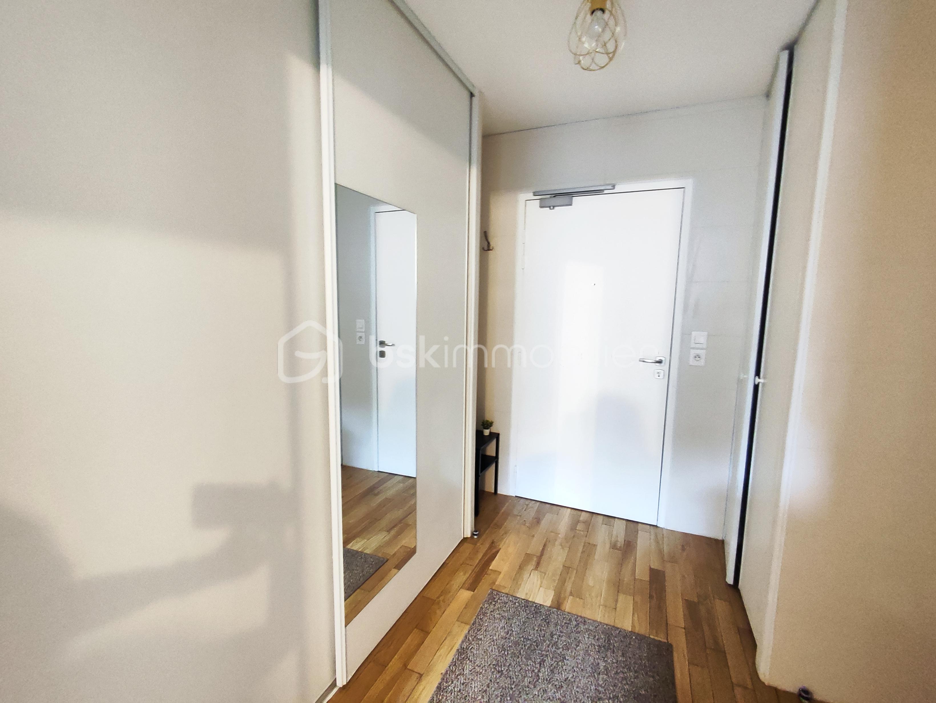 Appartement de 36 m² - ENTREEAVECRANGEMENT325.jpg