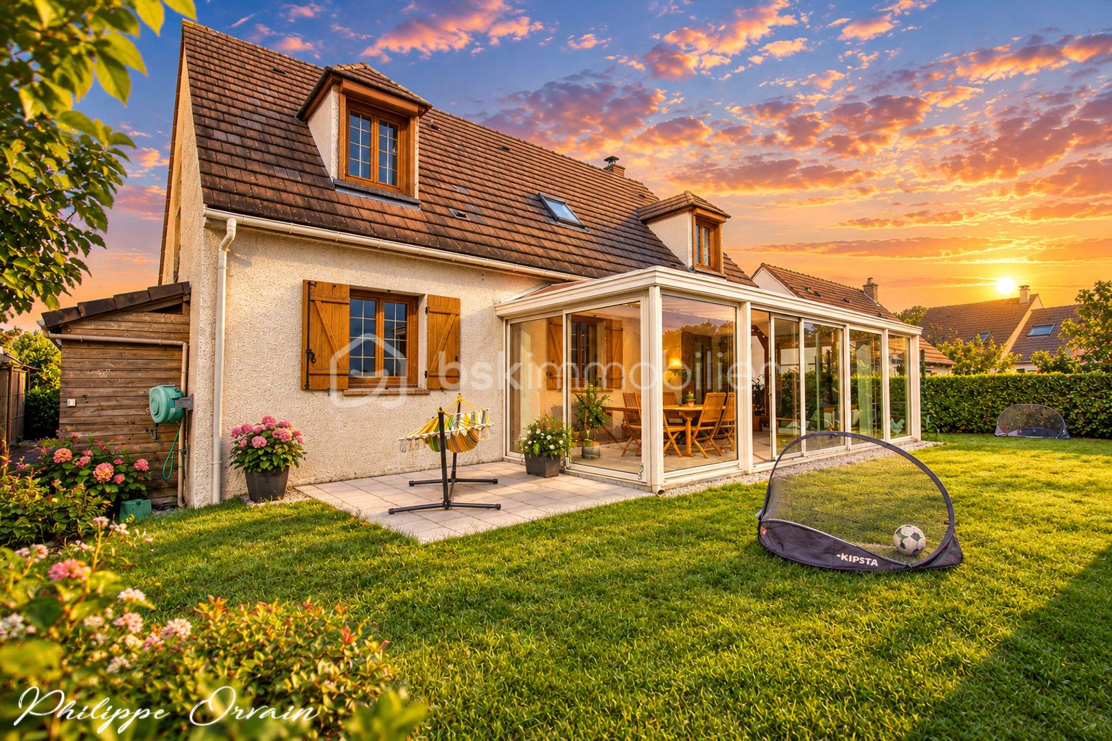 Maison chaleureuse au coucher du soleil-1.jpg