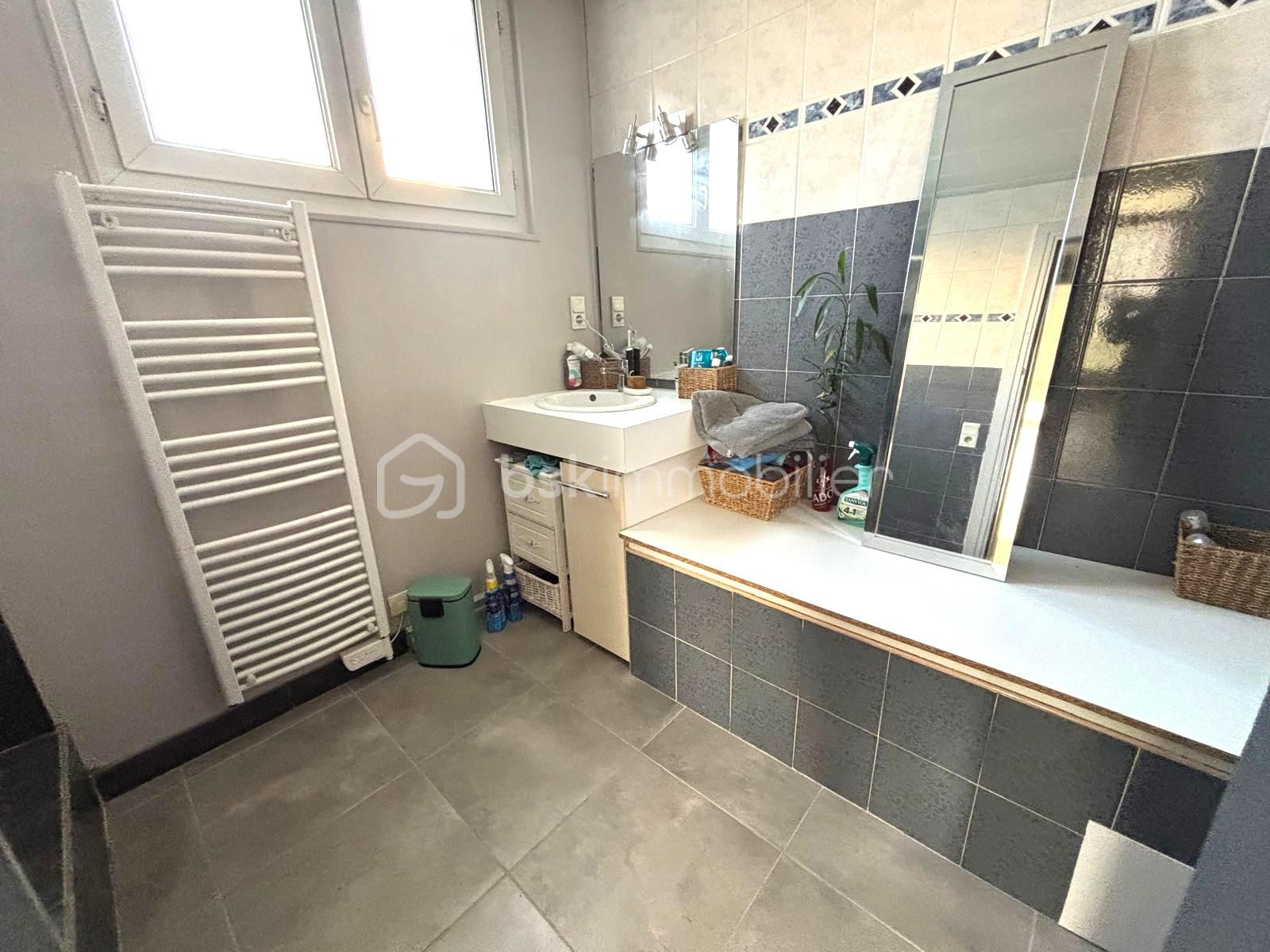 Maison de 110 m² - Salle de bain rez de chaussée.jpg