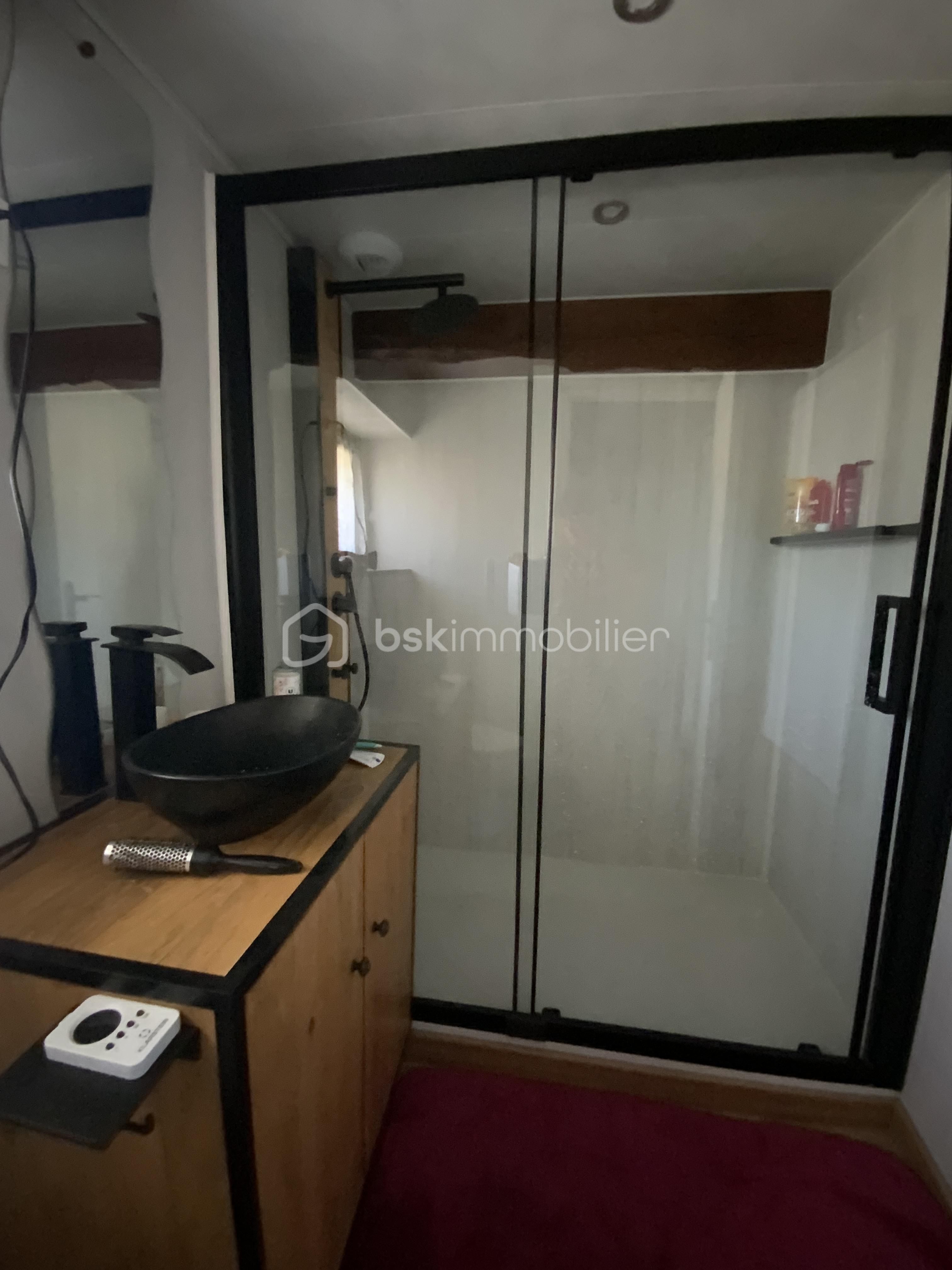 Maison de 117 m² - 14 salle d'eau étage.JPG