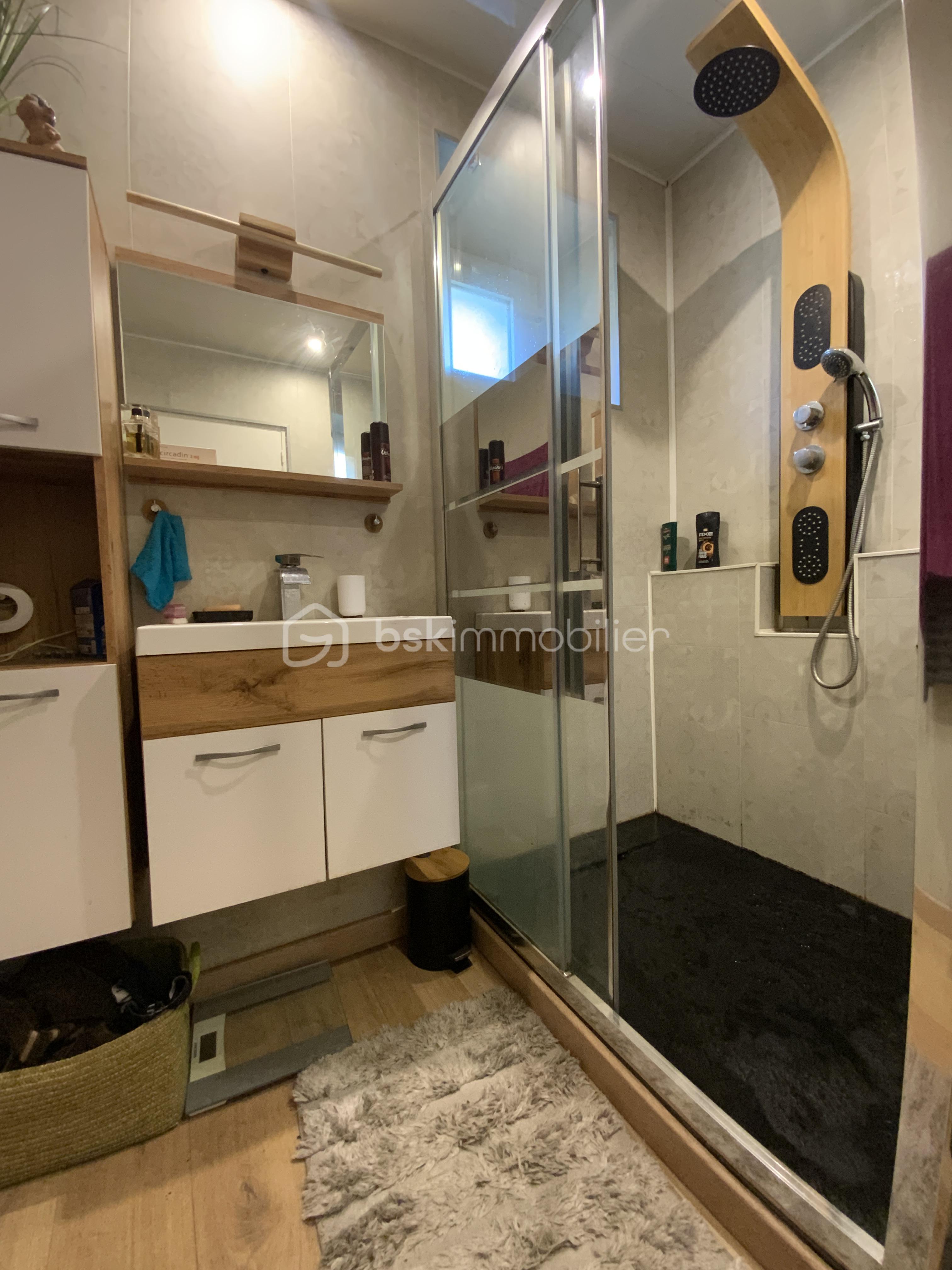 Maison de 117 m² - 10 salle d'eau RDC.JPG